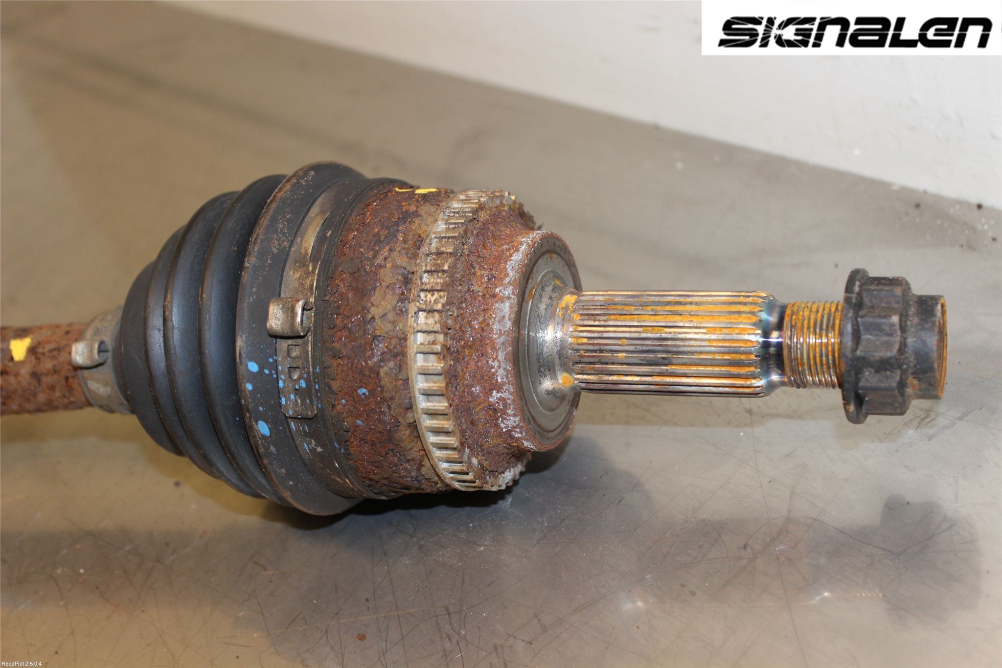 Toyota AVENSIS 03-06 Drivaxel Fram Höger