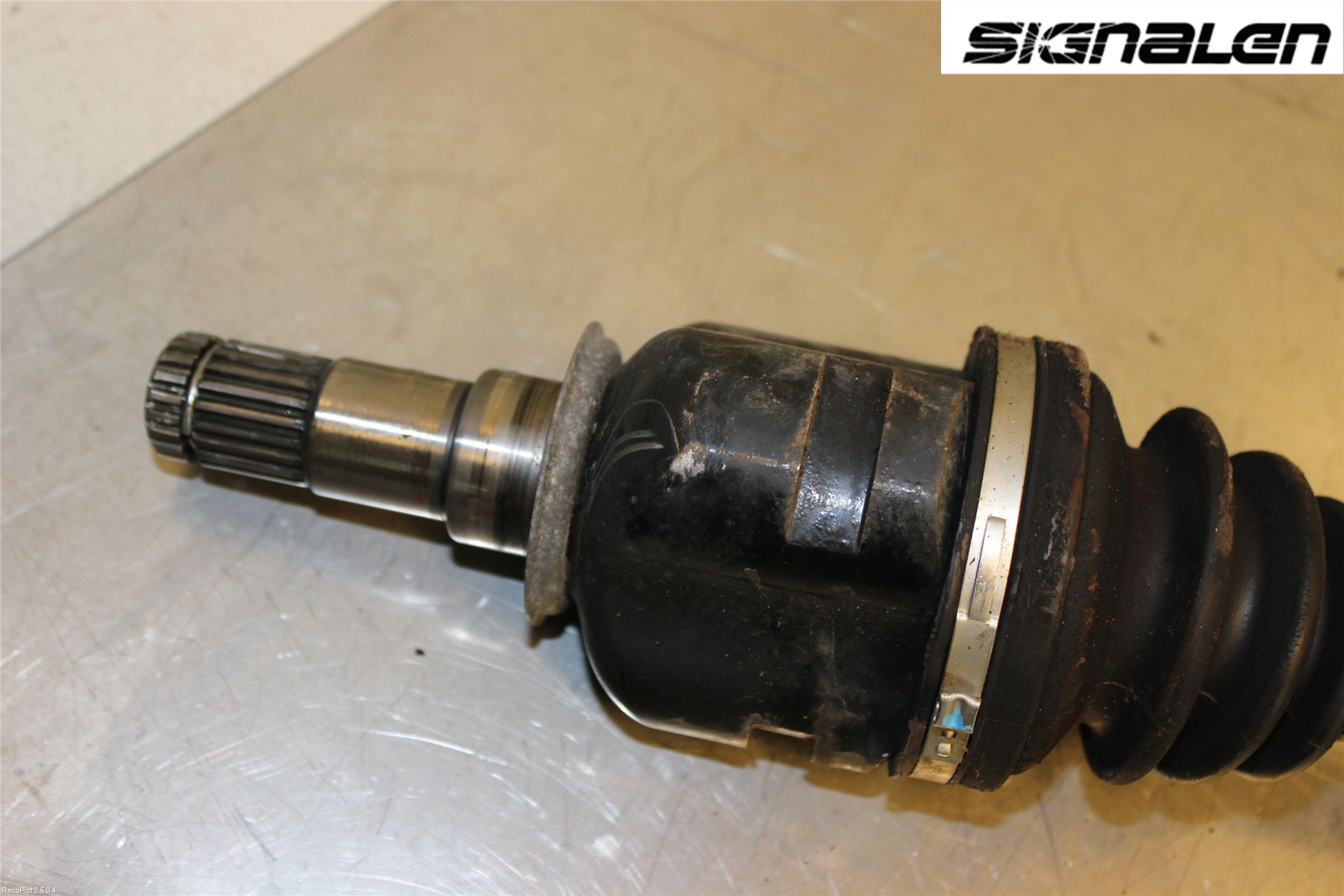 Toyota AVENSIS 03-06 Drivaxel Fram Höger