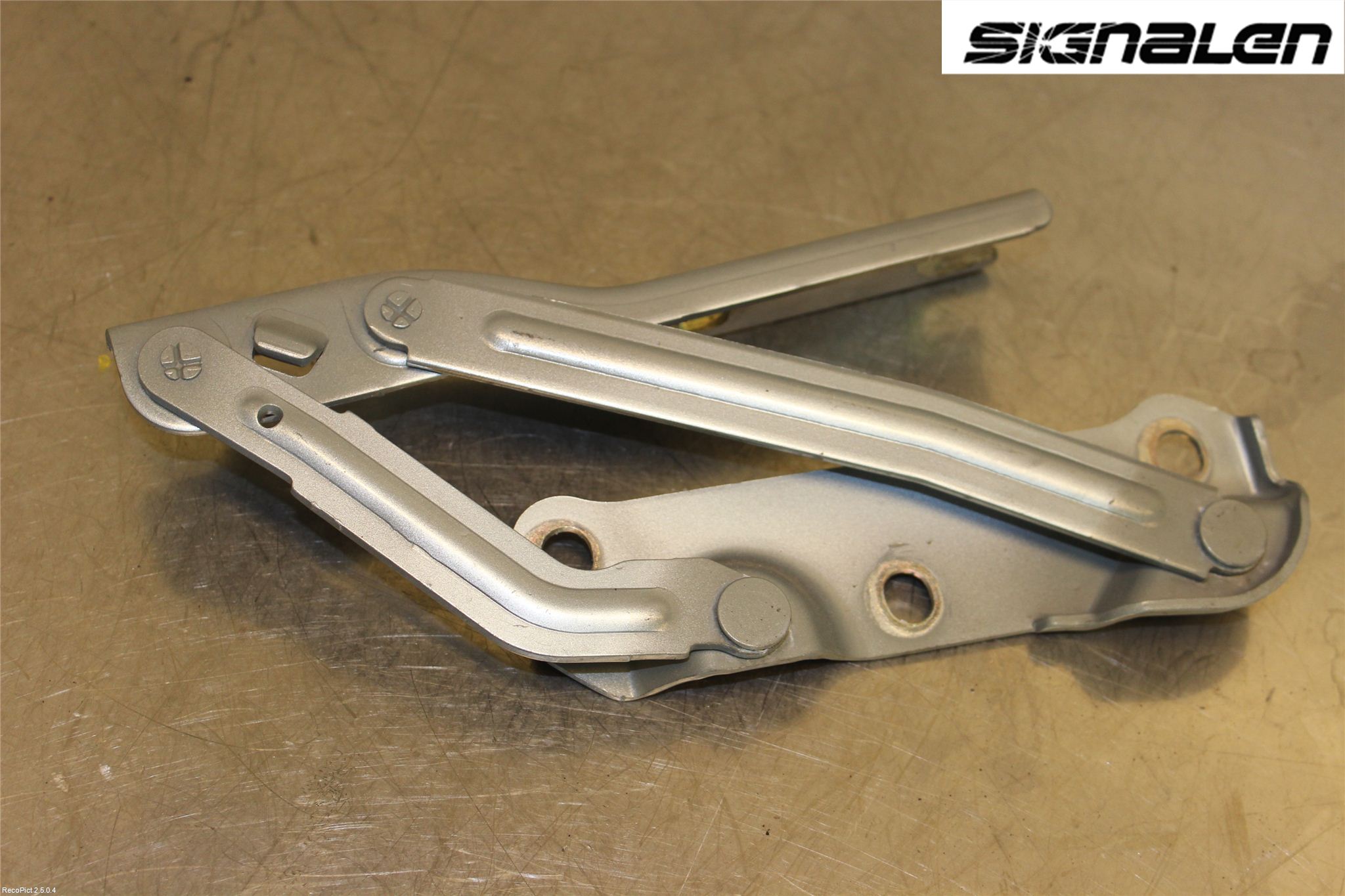 Saab 9-5     06-10 Huvgångjärn