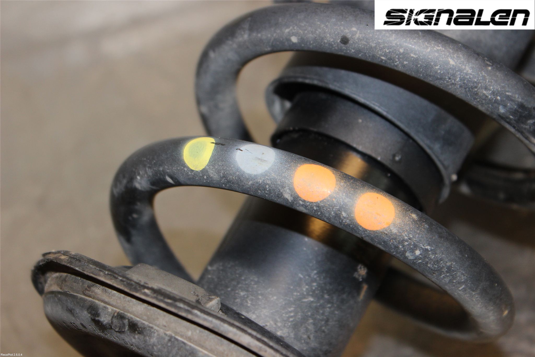 Audi Q5 09-16 Fjäderben Fram Vänster