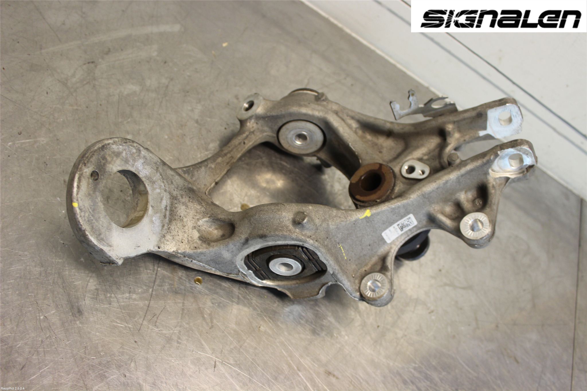 Audi A6/S6 4G 11-18 Hjullagerhus-Spindel Vä B