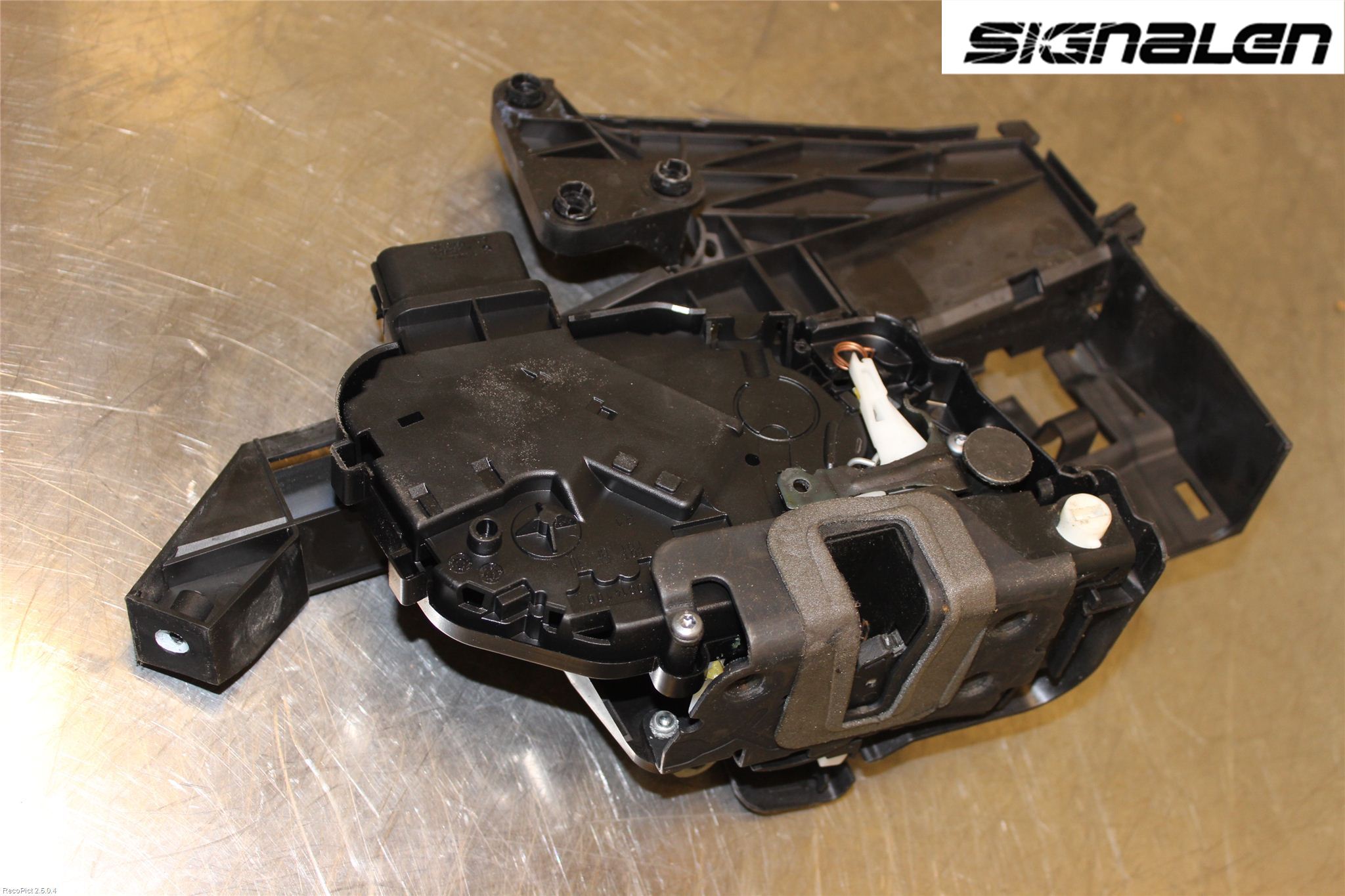 Ford KUGA 08-12 Låskista-Dörrlås