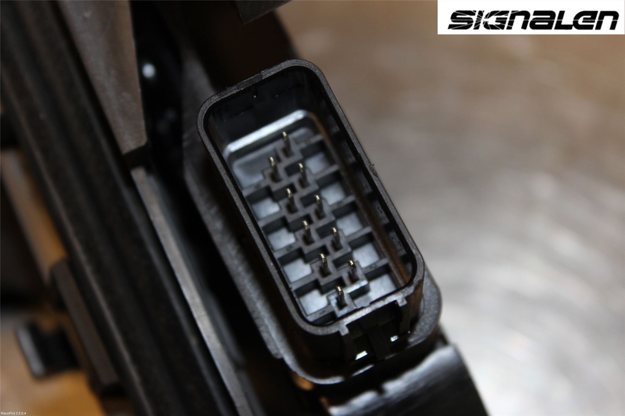 Ford KUGA 08-12 Låskista-Dörrlås