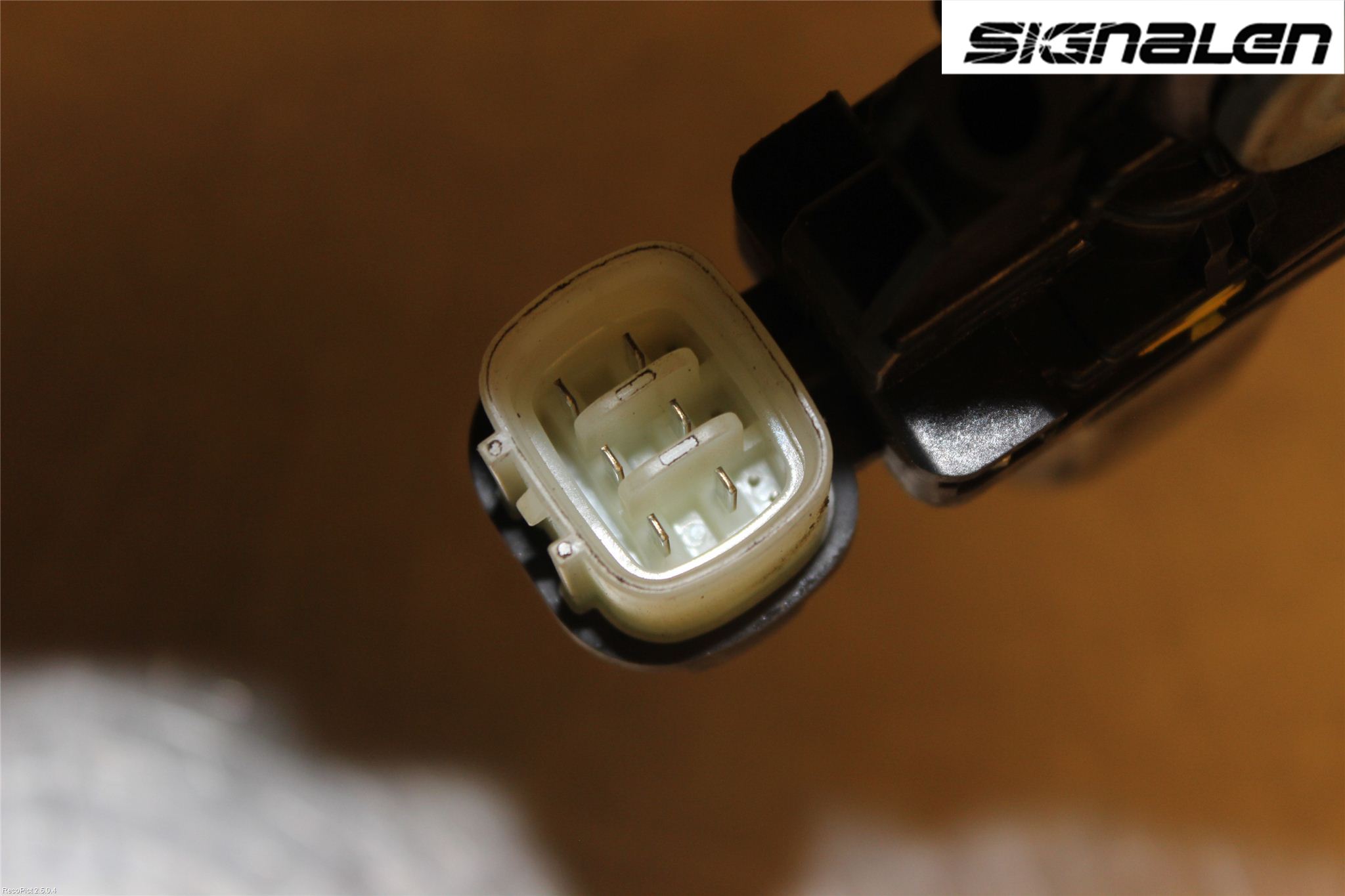 Mitsubishi L200 06-15 Fönsterhissmotor