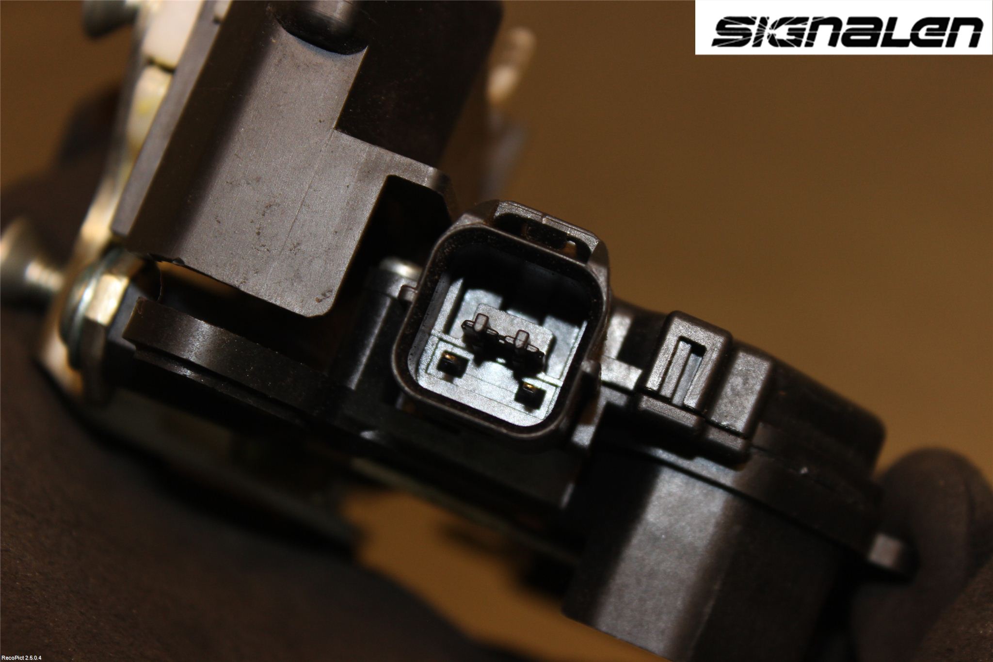 Mitsubishi L200 06-15 Låskista-Dörrlås