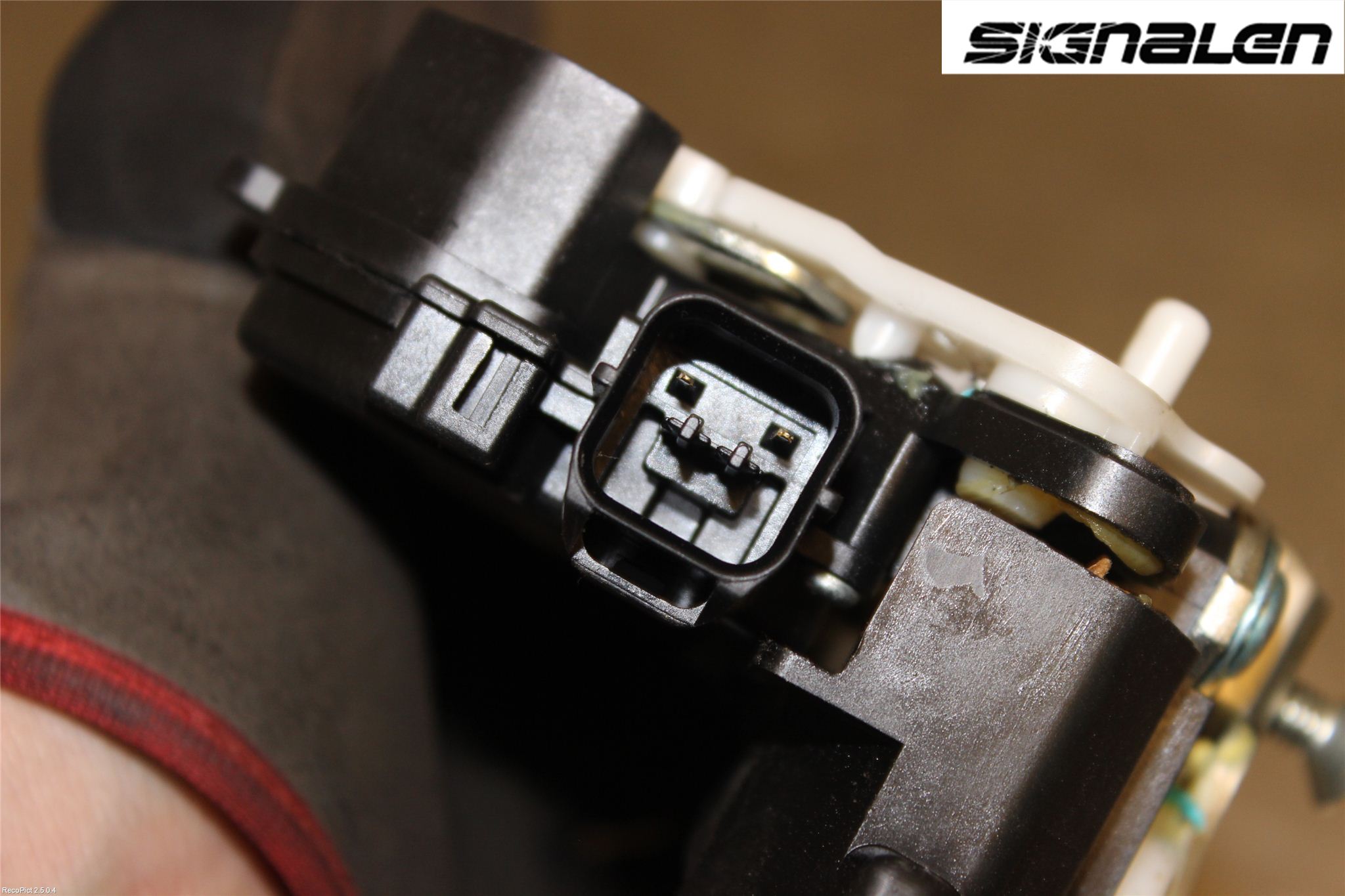 Mitsubishi L200 06-15 Låskista-Dörrlås