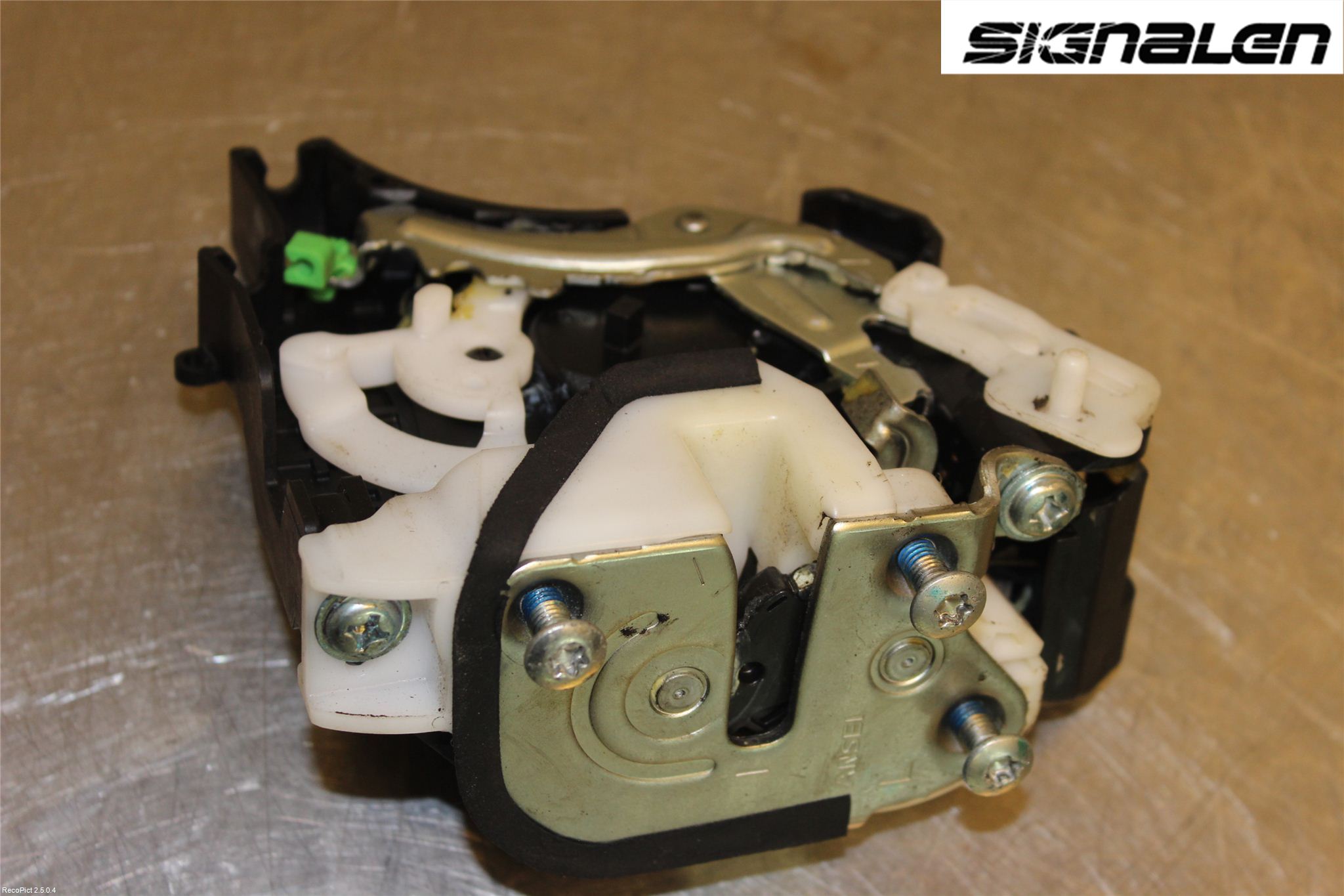 Mitsubishi L200 06-15 Låskista-Dörrlås