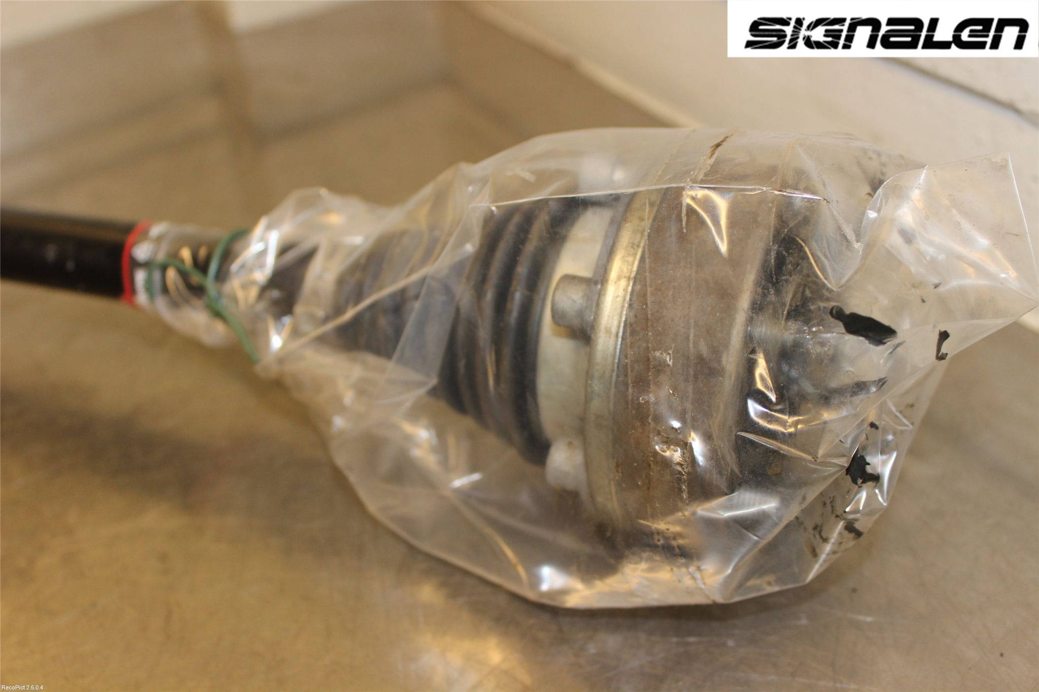 Volkswagen VW PASSAT 11-14 Drivaxel Bak Vänster