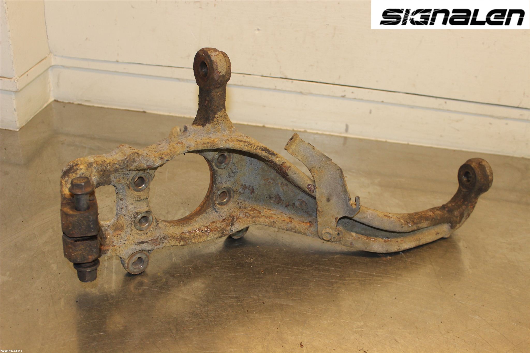 Nissan NAVARA 05-16 Styrspindel Lagerhus Hö