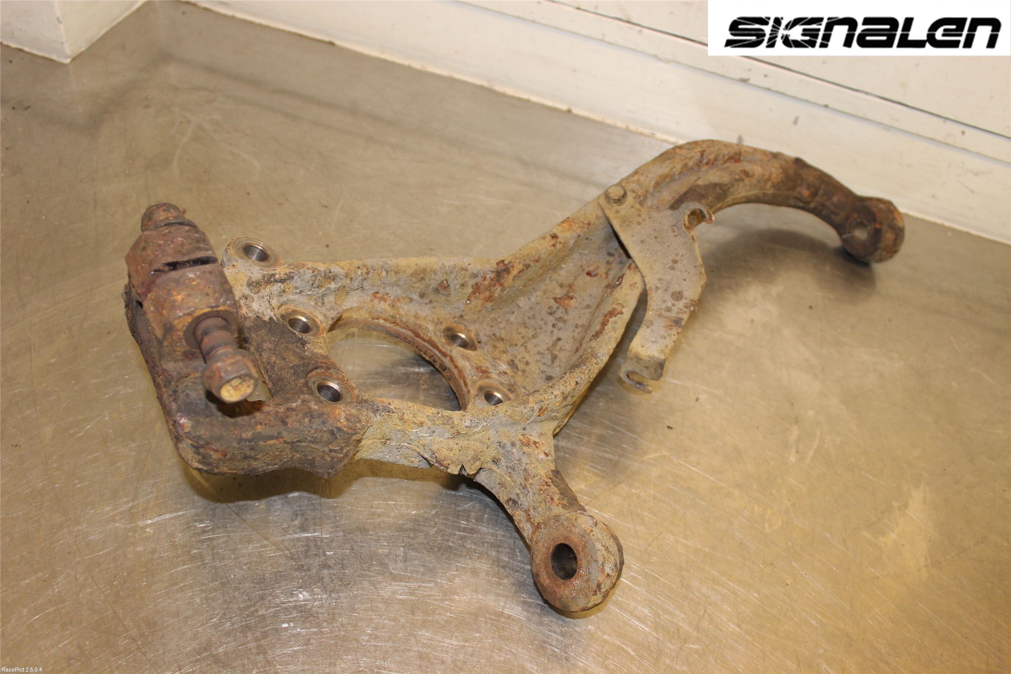 Nissan NAVARA 05-16 Styrspindel Lagerhus Vä