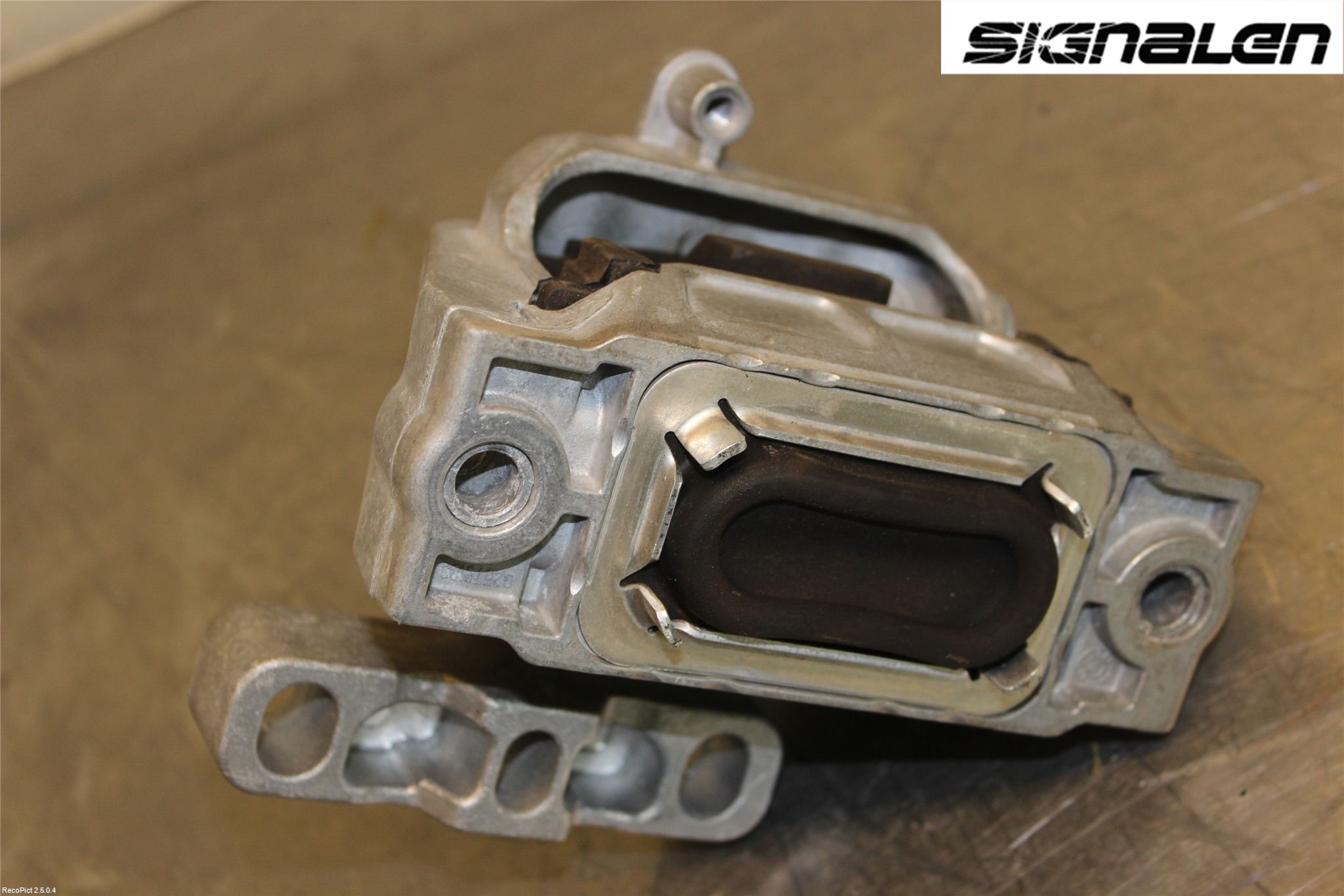 Volkswagen VW CADDY 11-15 Motorkudde