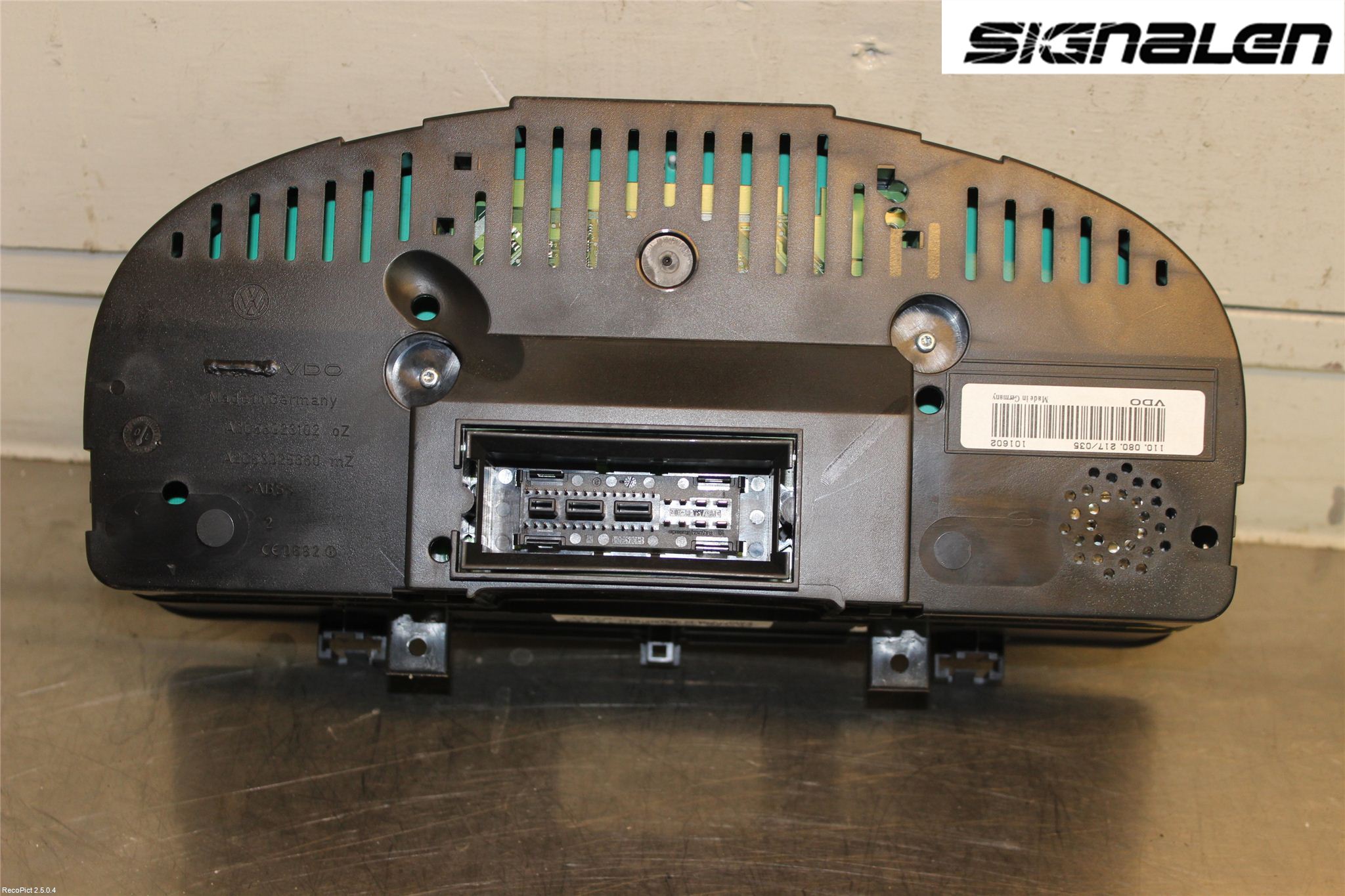 Volkswagen VW CADDY      04-10 Instrument Komb