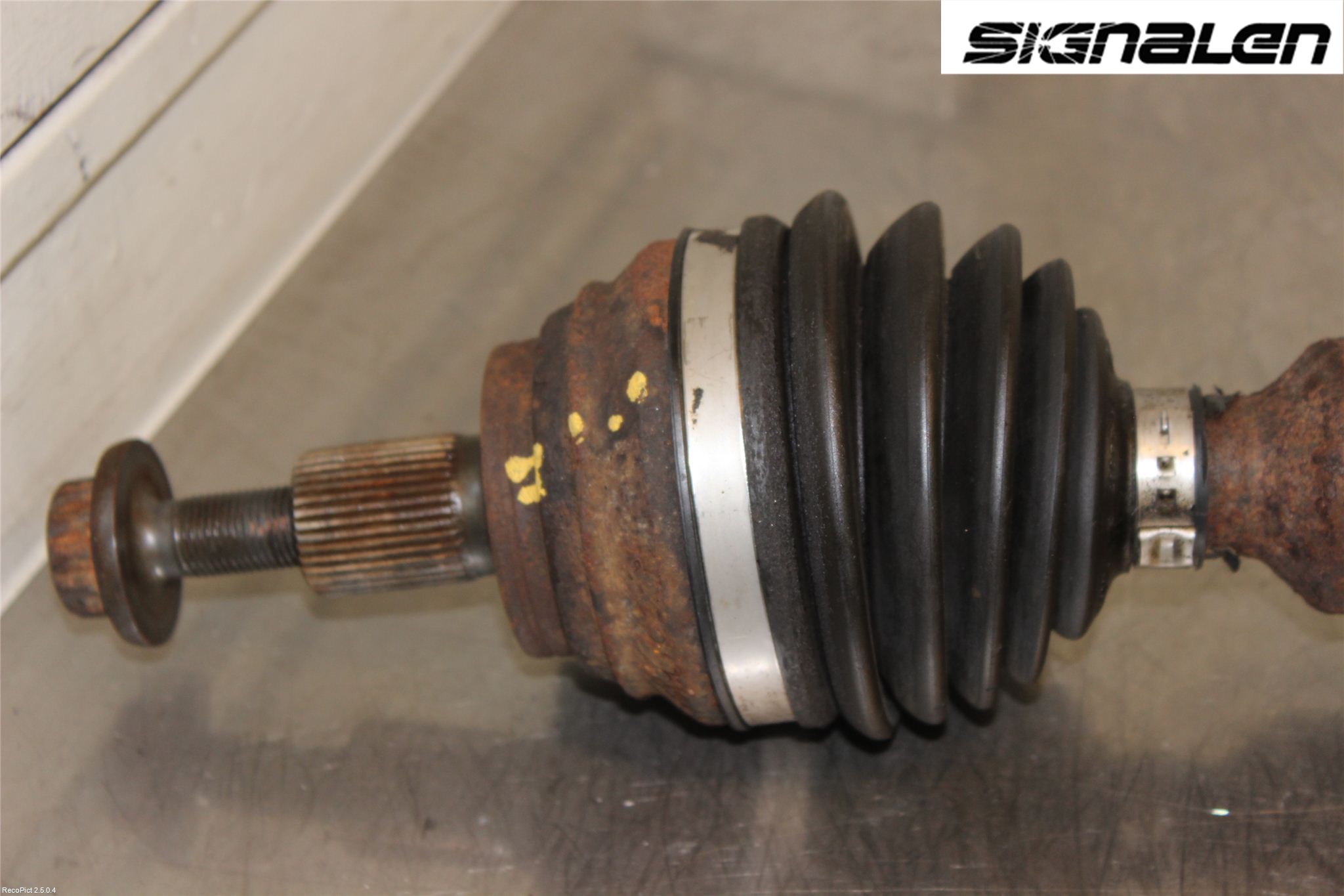 Volkswagen VW CADDY      04-10 Drivaxel Fram Höger
