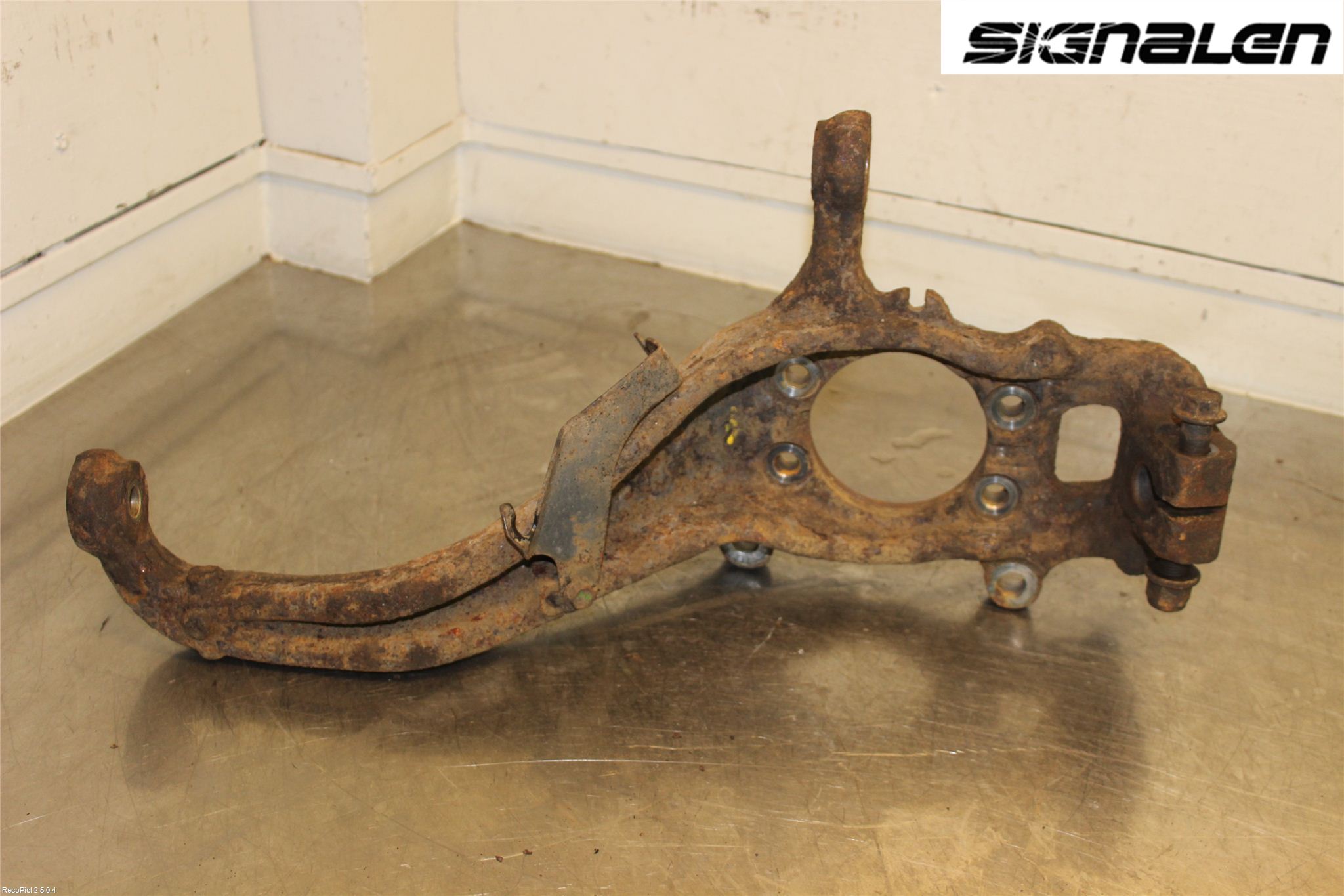 Nissan NAVARA 05-16 Styrspindel Lagerhus Vä