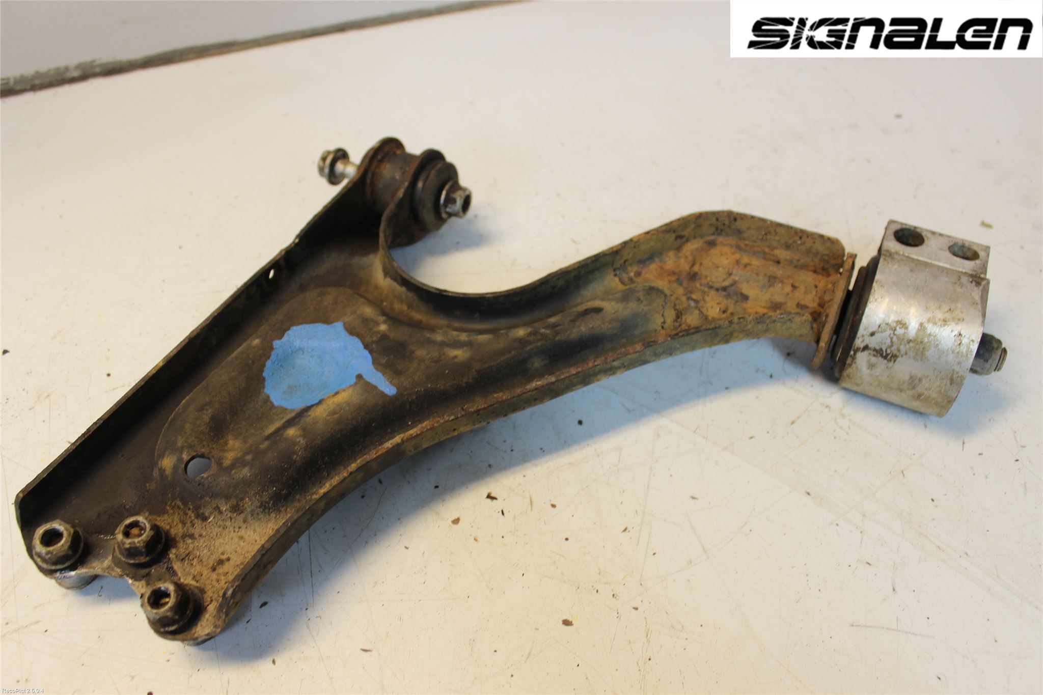 Saab 9-5     06-10 Bärarm Fram Undre Hö