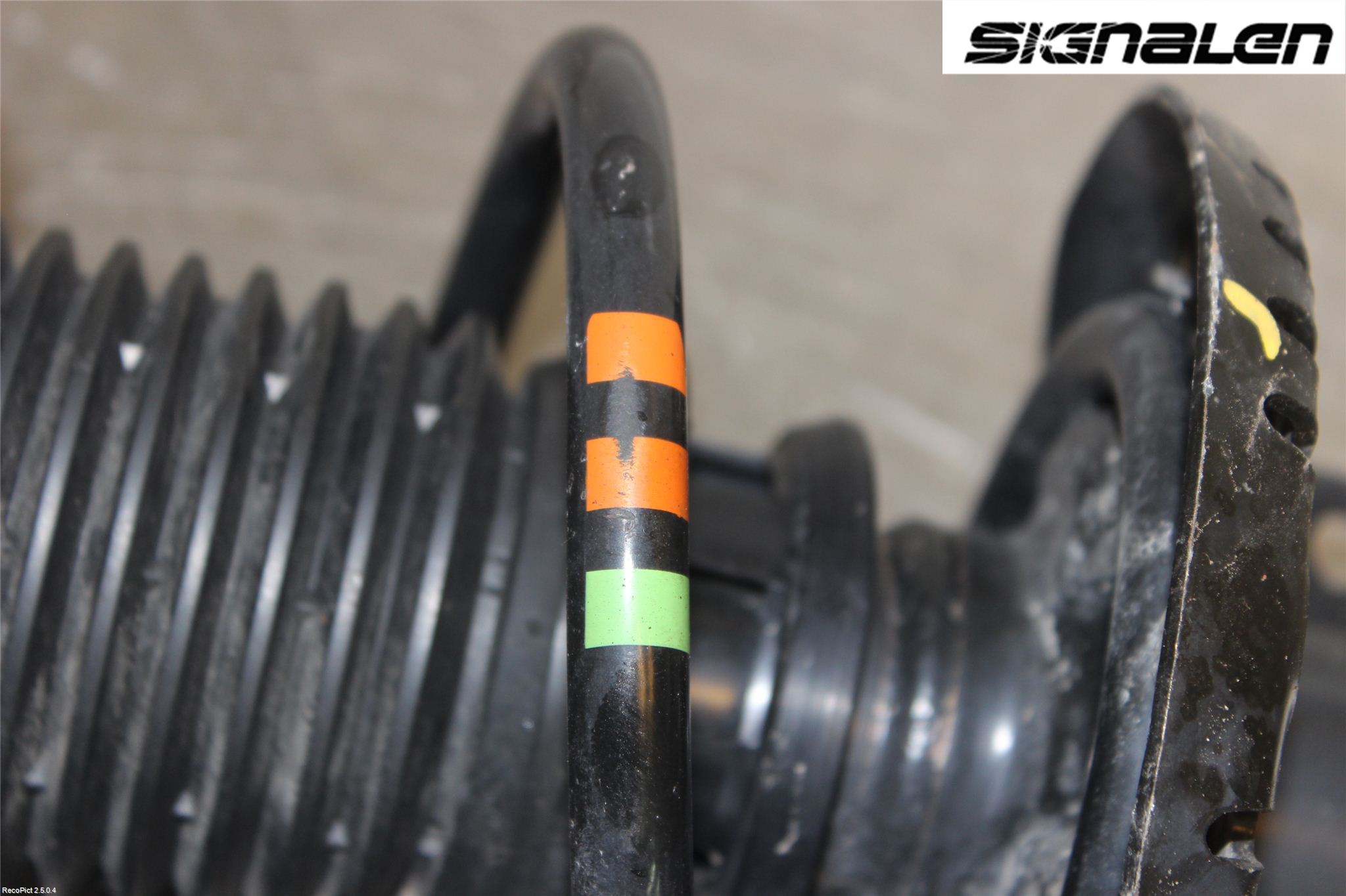 Audi A1/S1 11-18 Fjäderben Fram Vänster