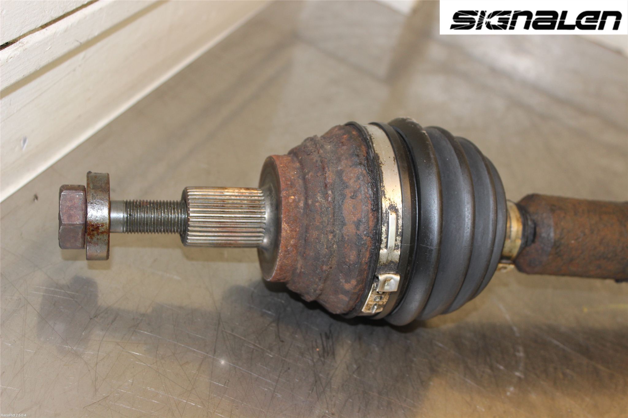 Volkswagen VW CADDY      04-10 Drivaxel Fram Höger