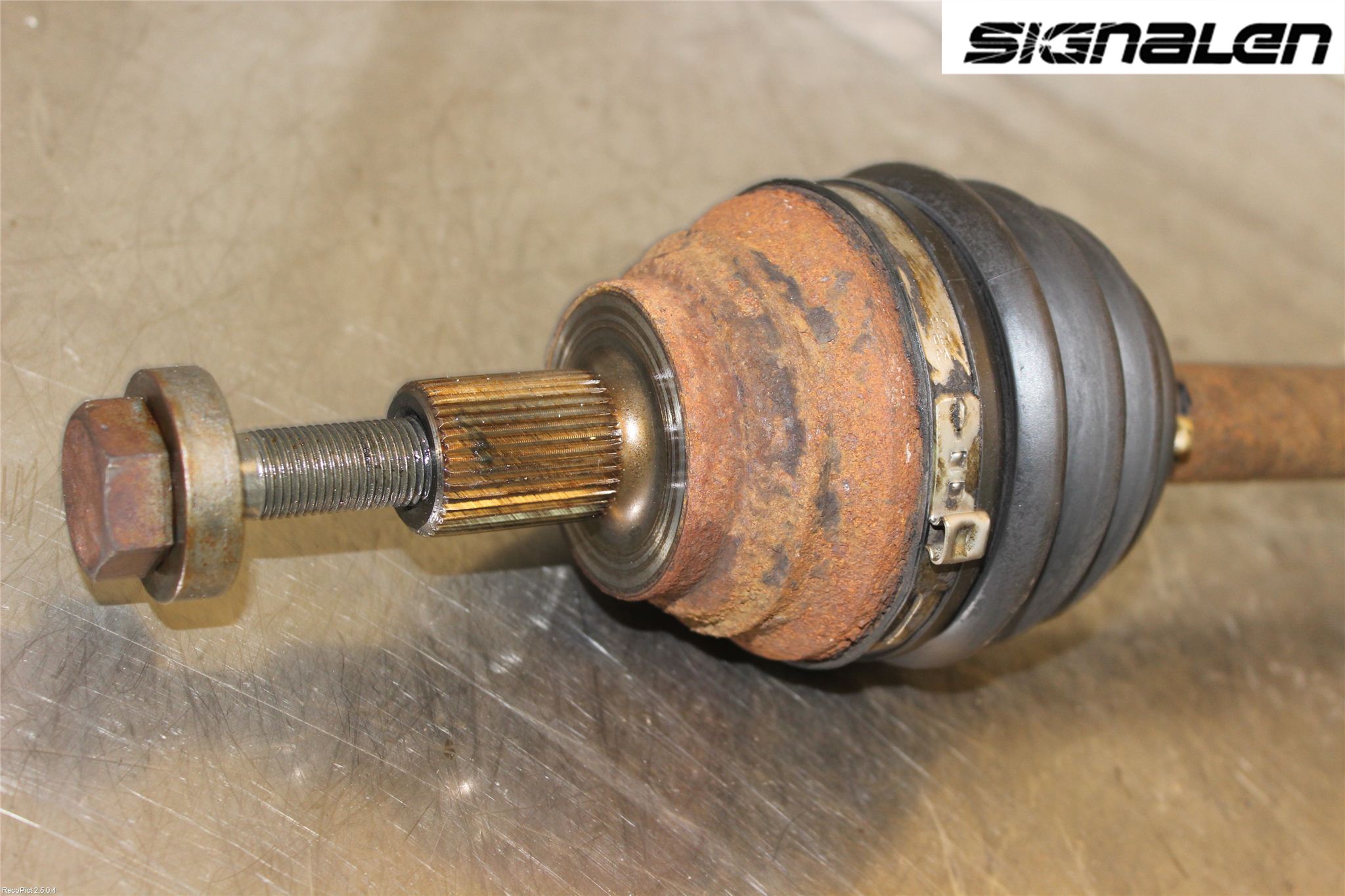 Volkswagen VW CADDY      04-10 Drivaxel Fram Vänster