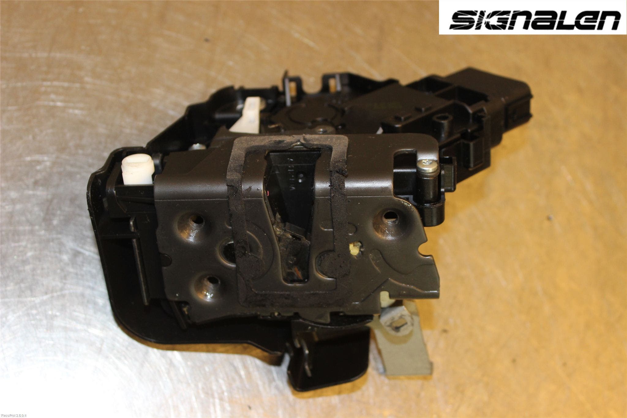 Ford FOCUS 08-11 Låskista-Dörrlås