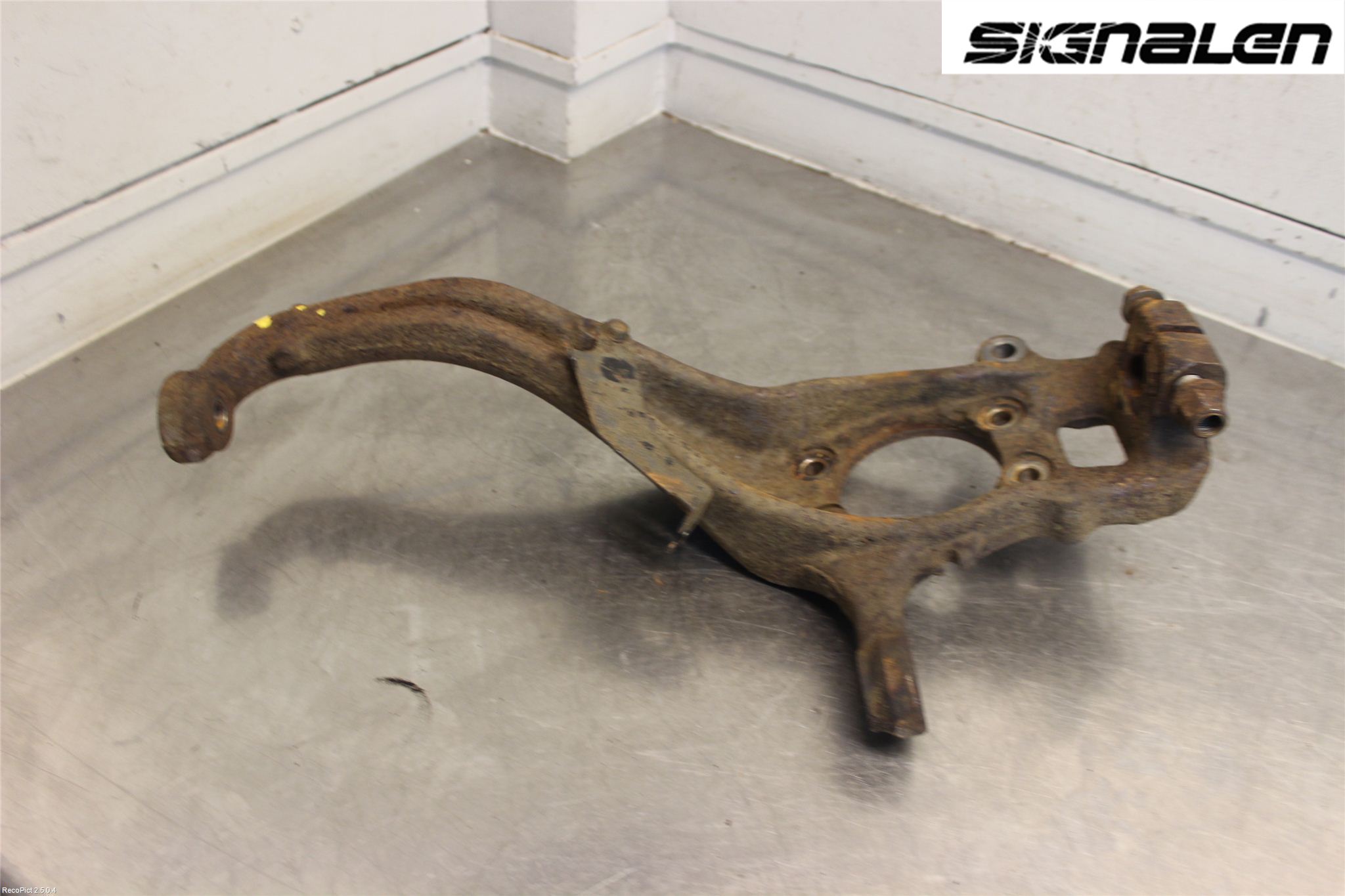 Nissan NAVARA 05-16 Styrspindel Lagerhus Hö