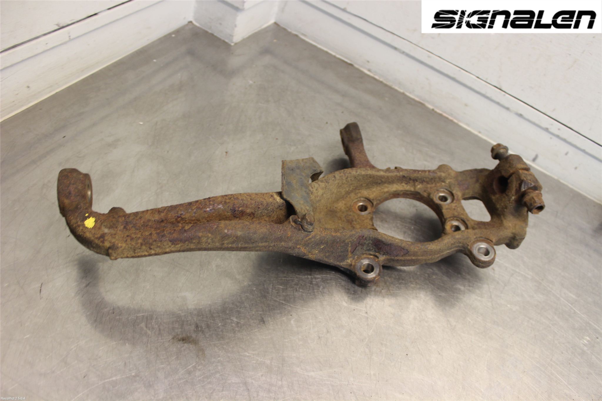 Nissan NAVARA 05-16 Styrspindel Lagerhus Vä