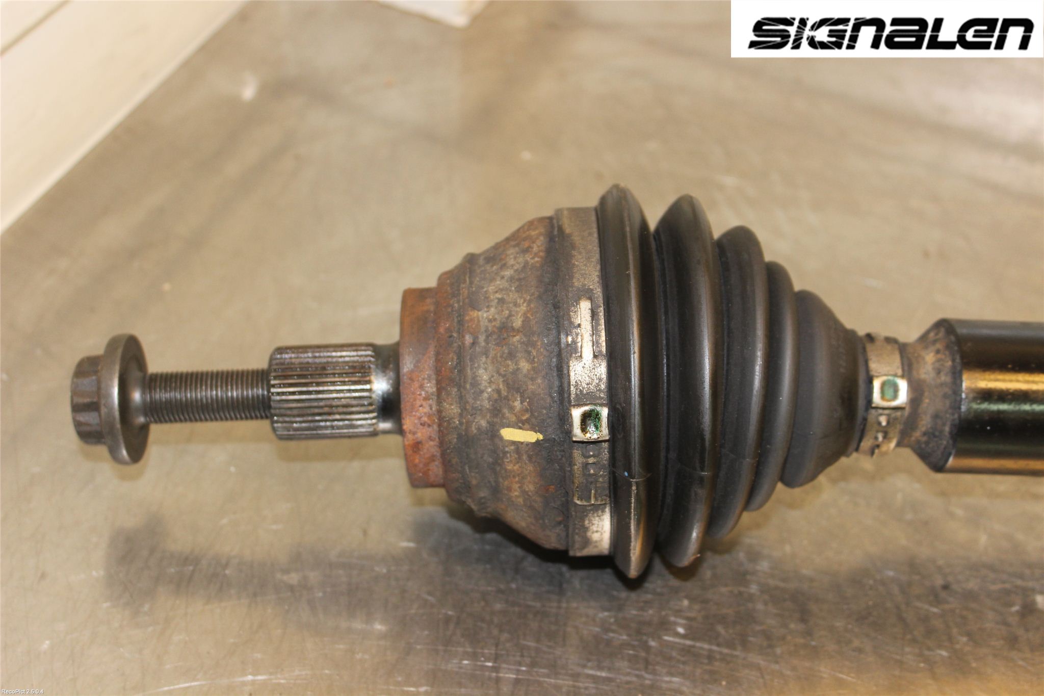 Volkswagen VW PASSAT 11-14 Drivaxel Fram Höger