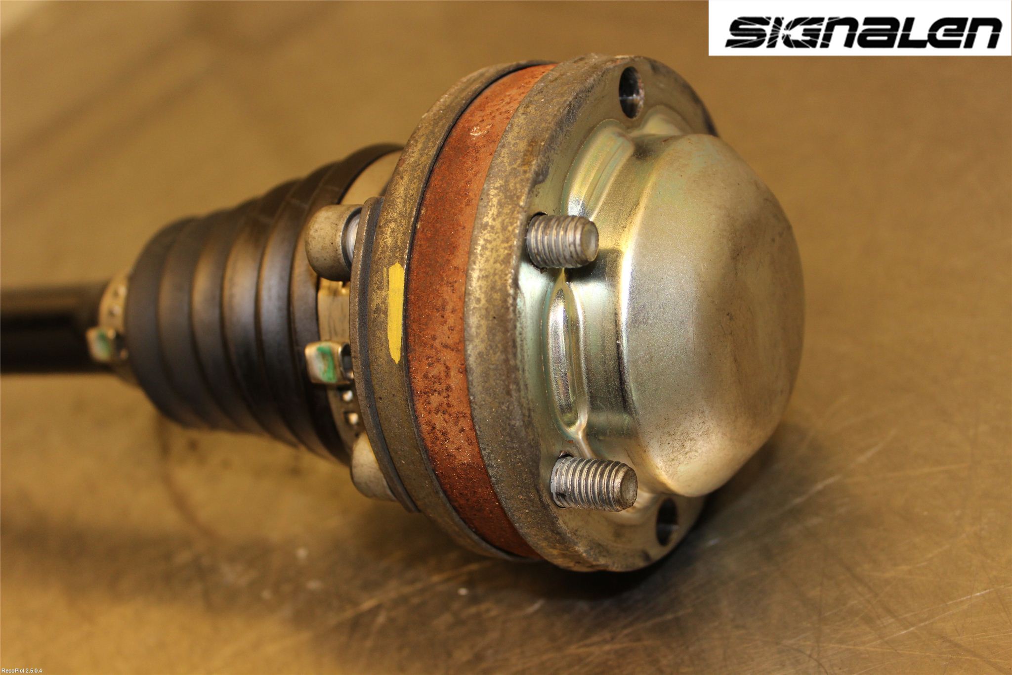 Volkswagen VW PASSAT 11-14 Drivaxel Fram Vänster