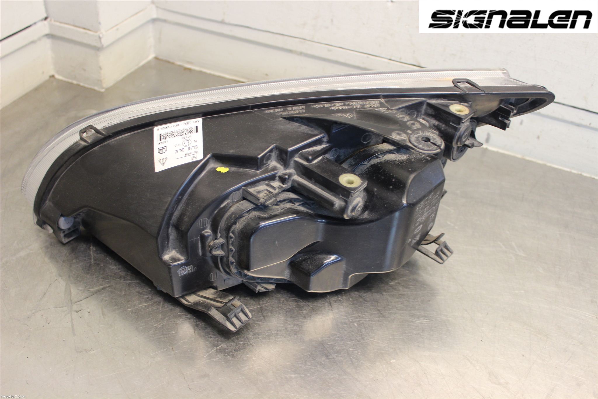 Ford FOCUS     04-07 Strålkastare Höger