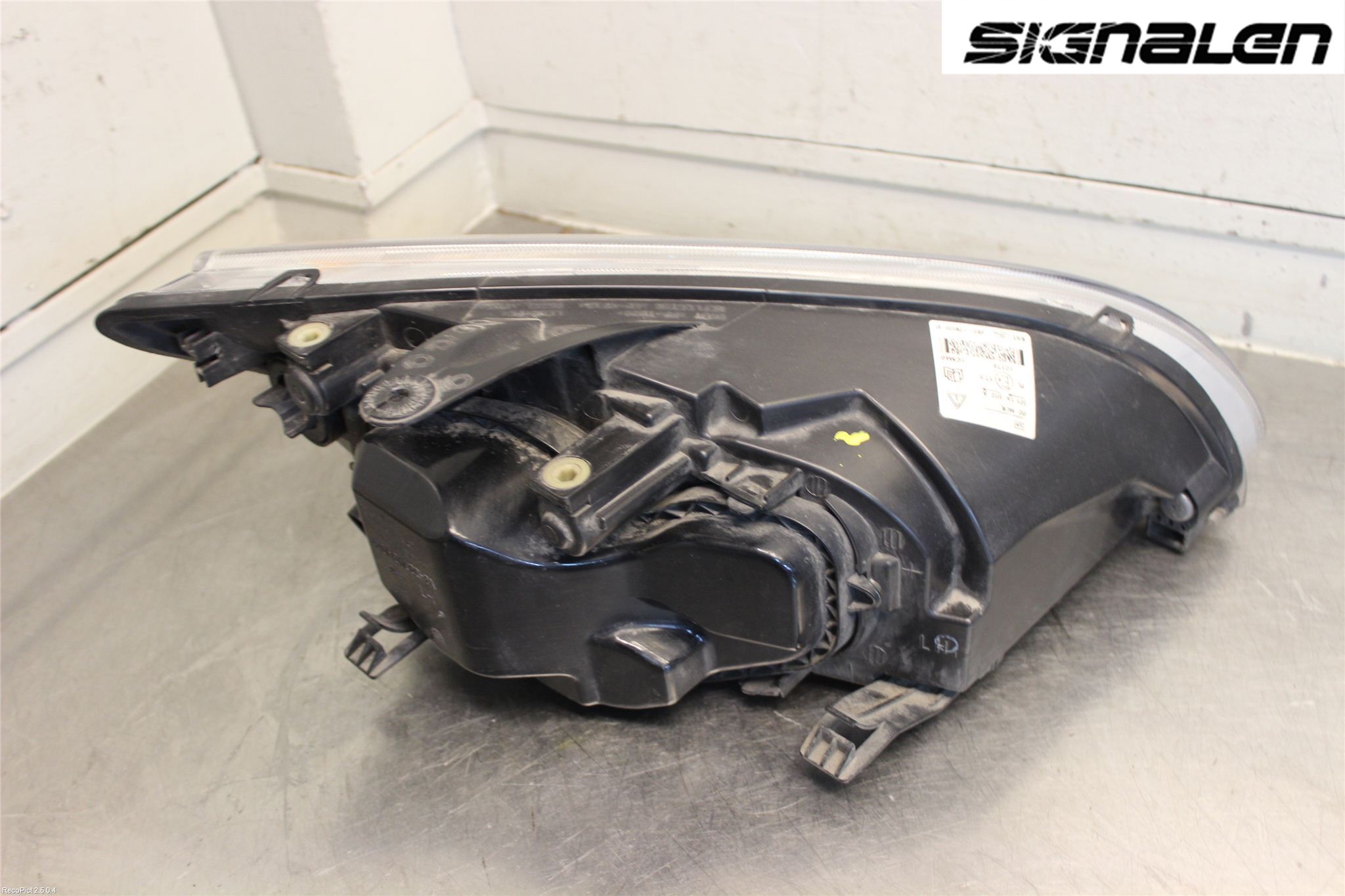 Ford FOCUS     04-07 Strålkastare Vänster