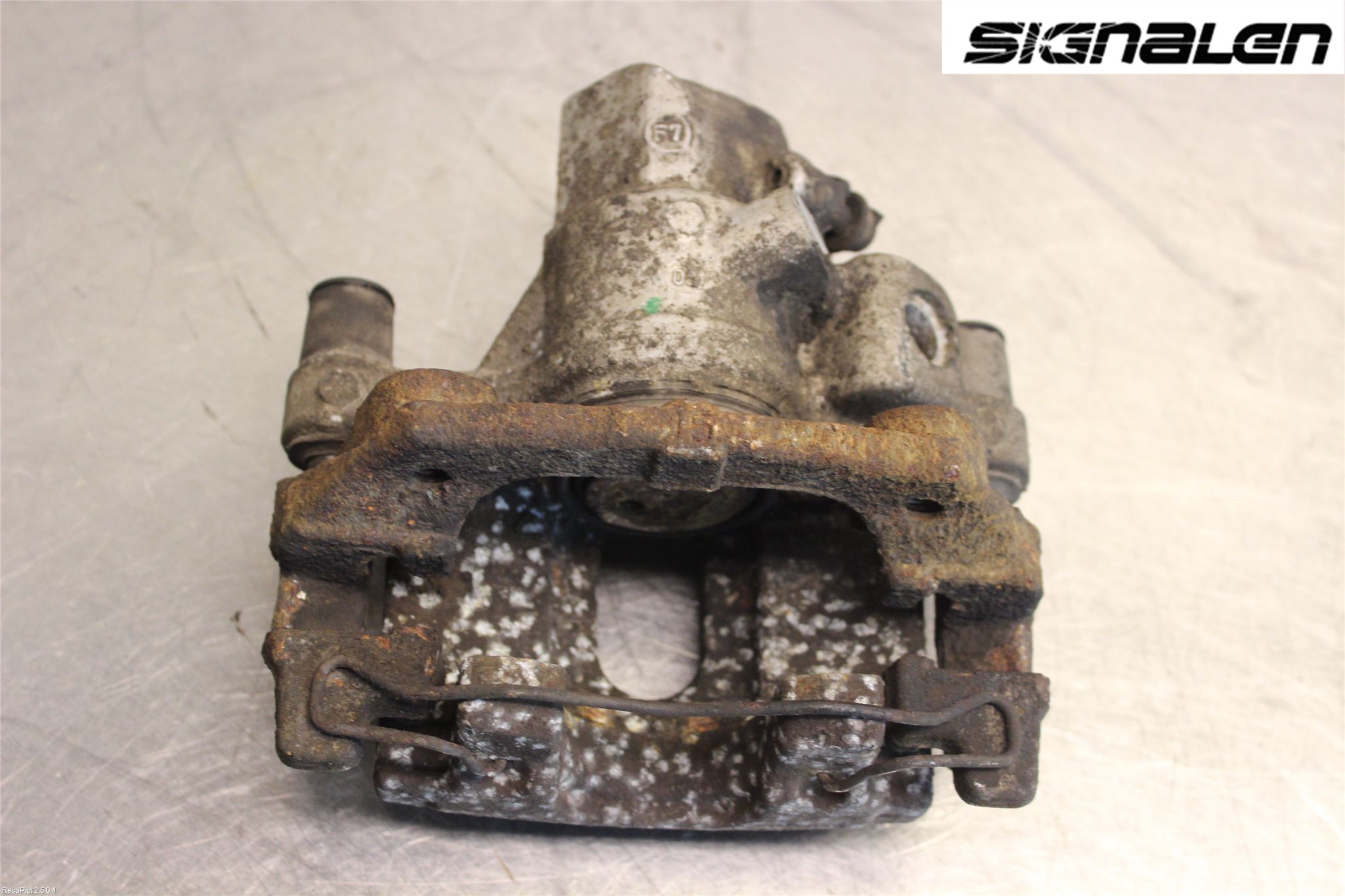 Ford FOCUS     04-07 Bromsok Bak Vänster