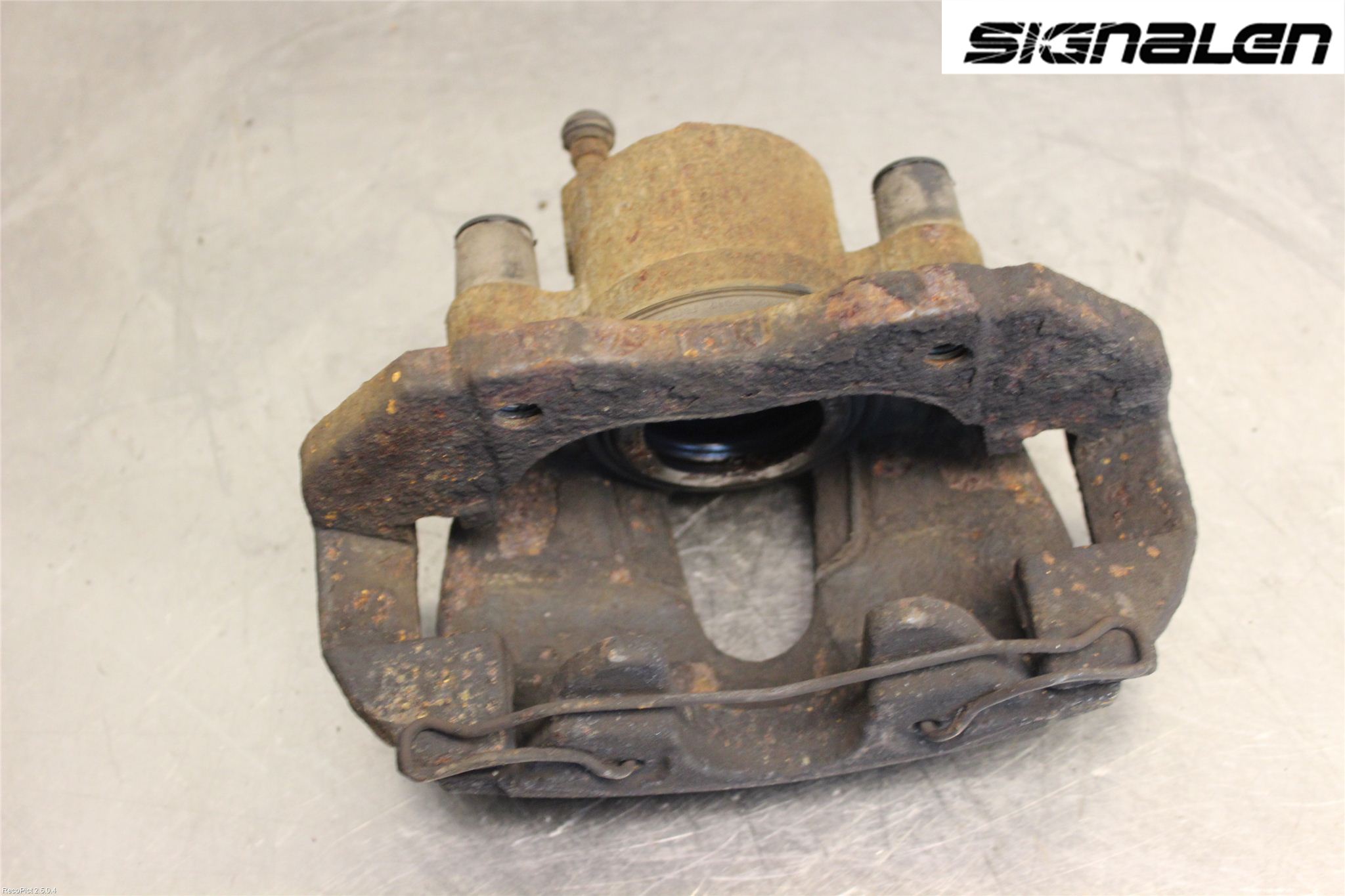 Ford FOCUS     04-07 Bromsok Fram Vänster