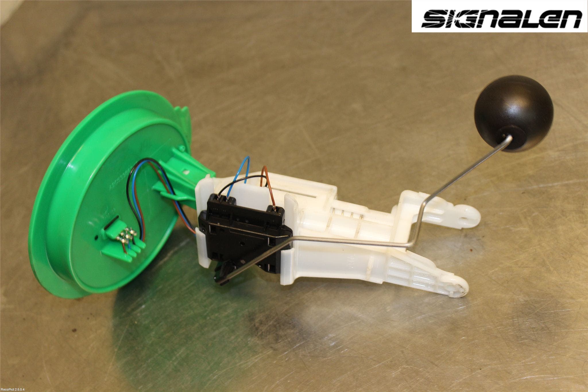 Volkswagen VW PASSAT 15-19 Givare Tank