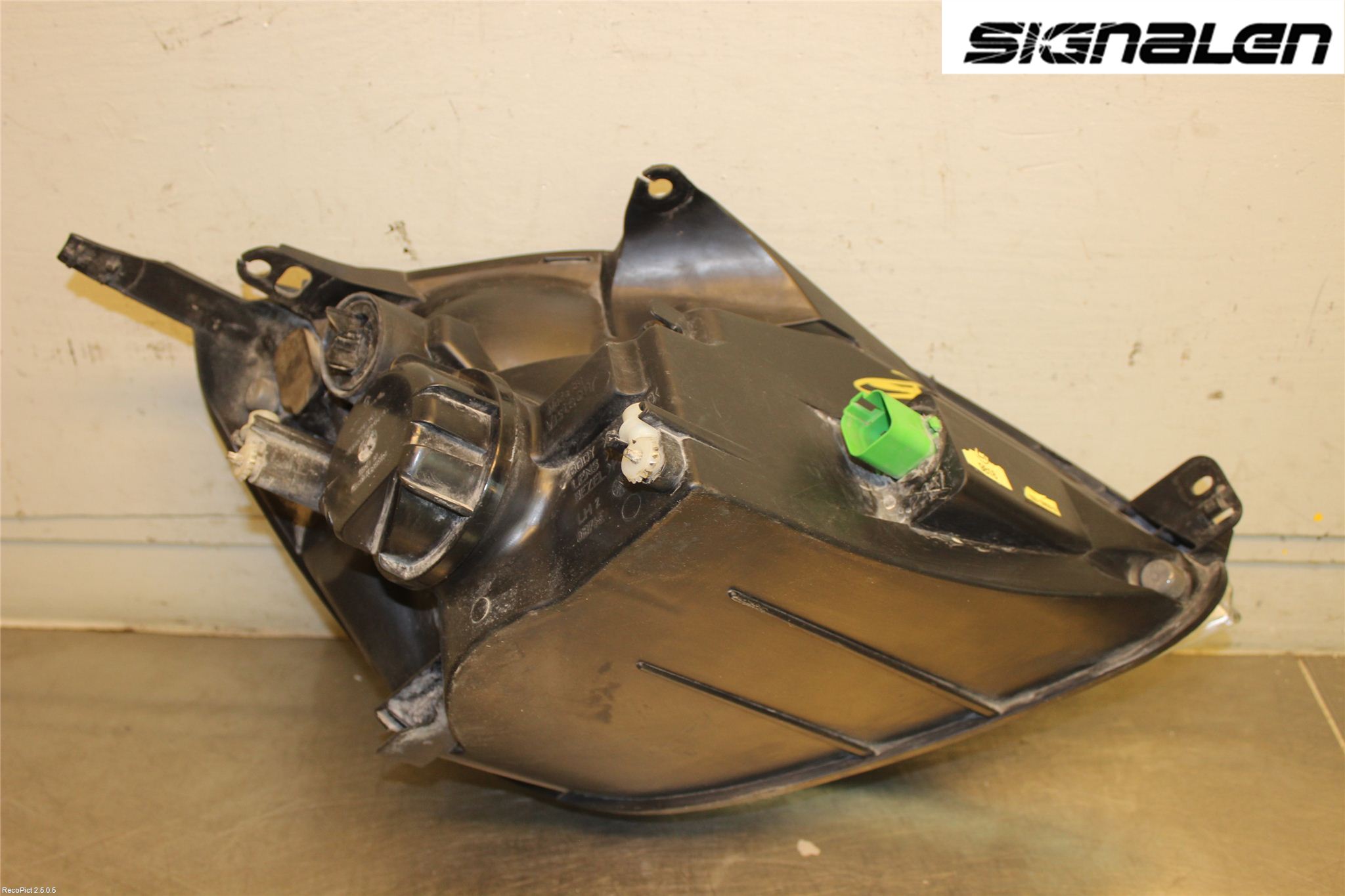 Ford FIESTA     02-05 Strålkastare Vänster