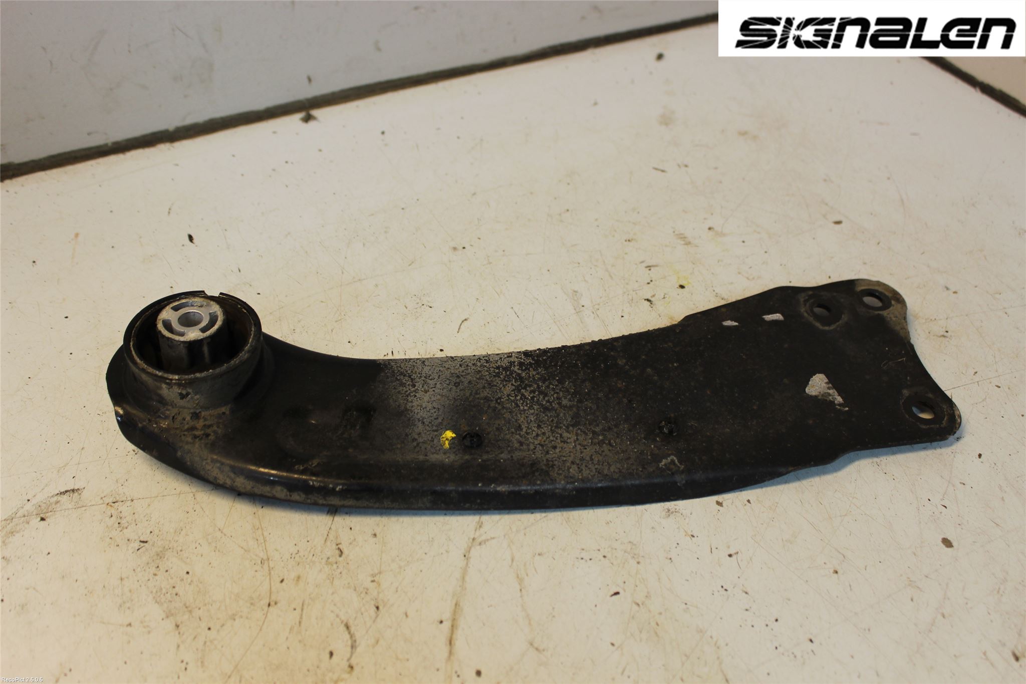 Volkswagen VW PASSAT 11-14 Bärarm Bak Vänster