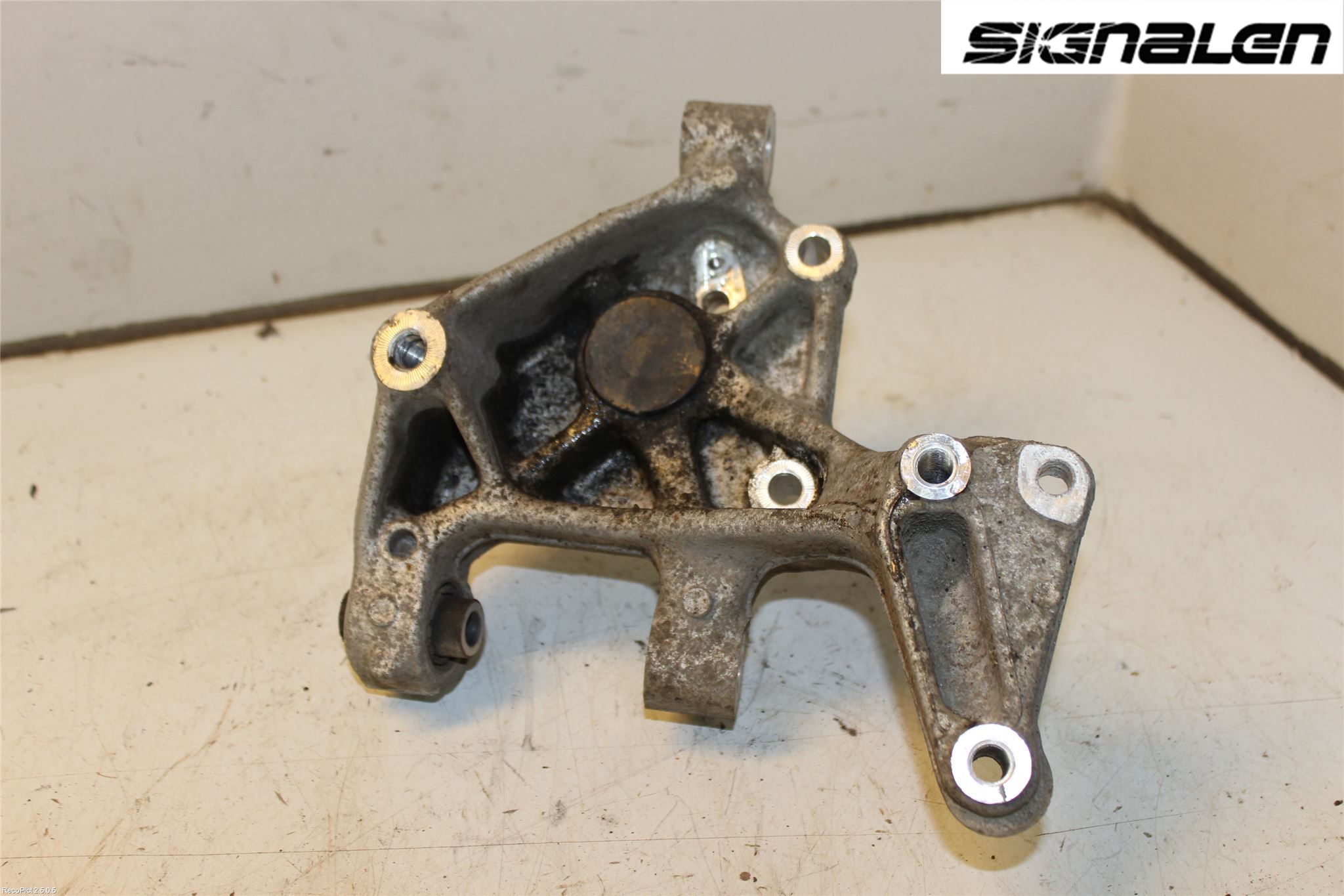 Volkswagen VW PASSAT 11-14 Hjullagerhus-Spindel Vä B