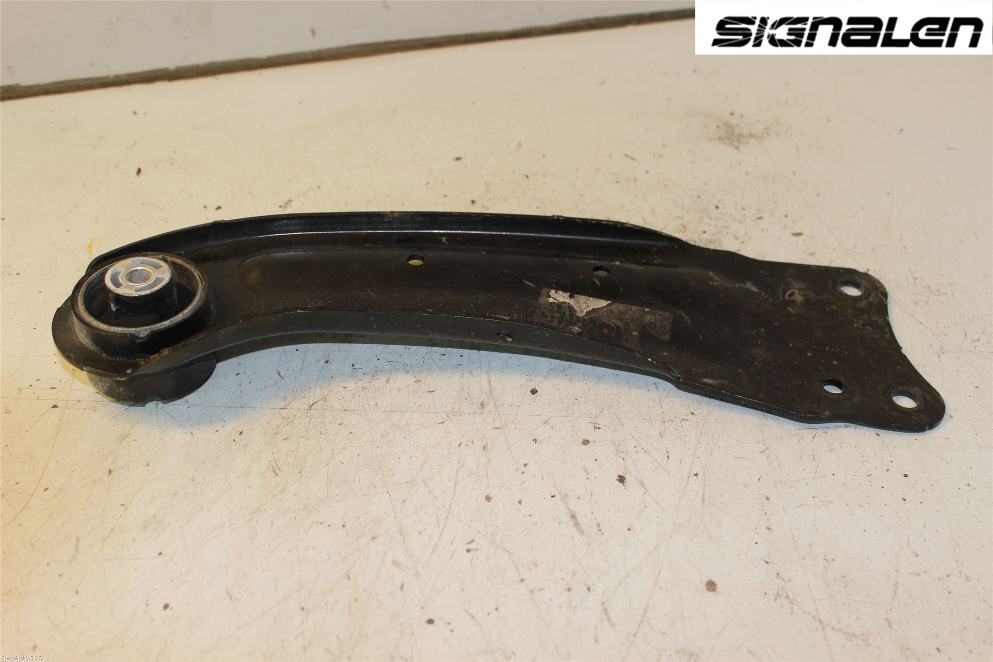 Volkswagen VW PASSAT 11-14 Bärarm Bak Vänster