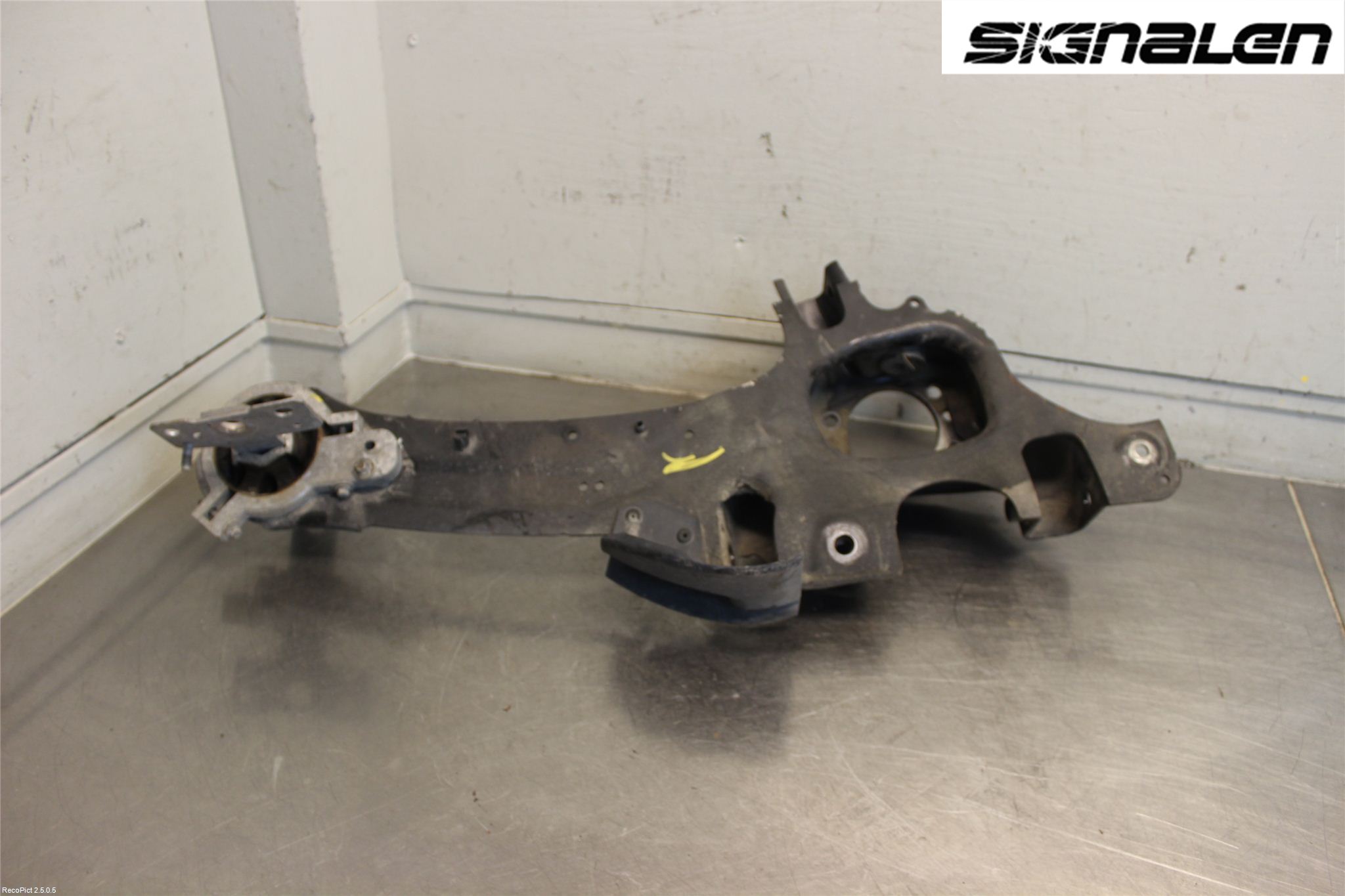 Volvo XC70 08-13 Hjullagerhus-Spindel Hö B