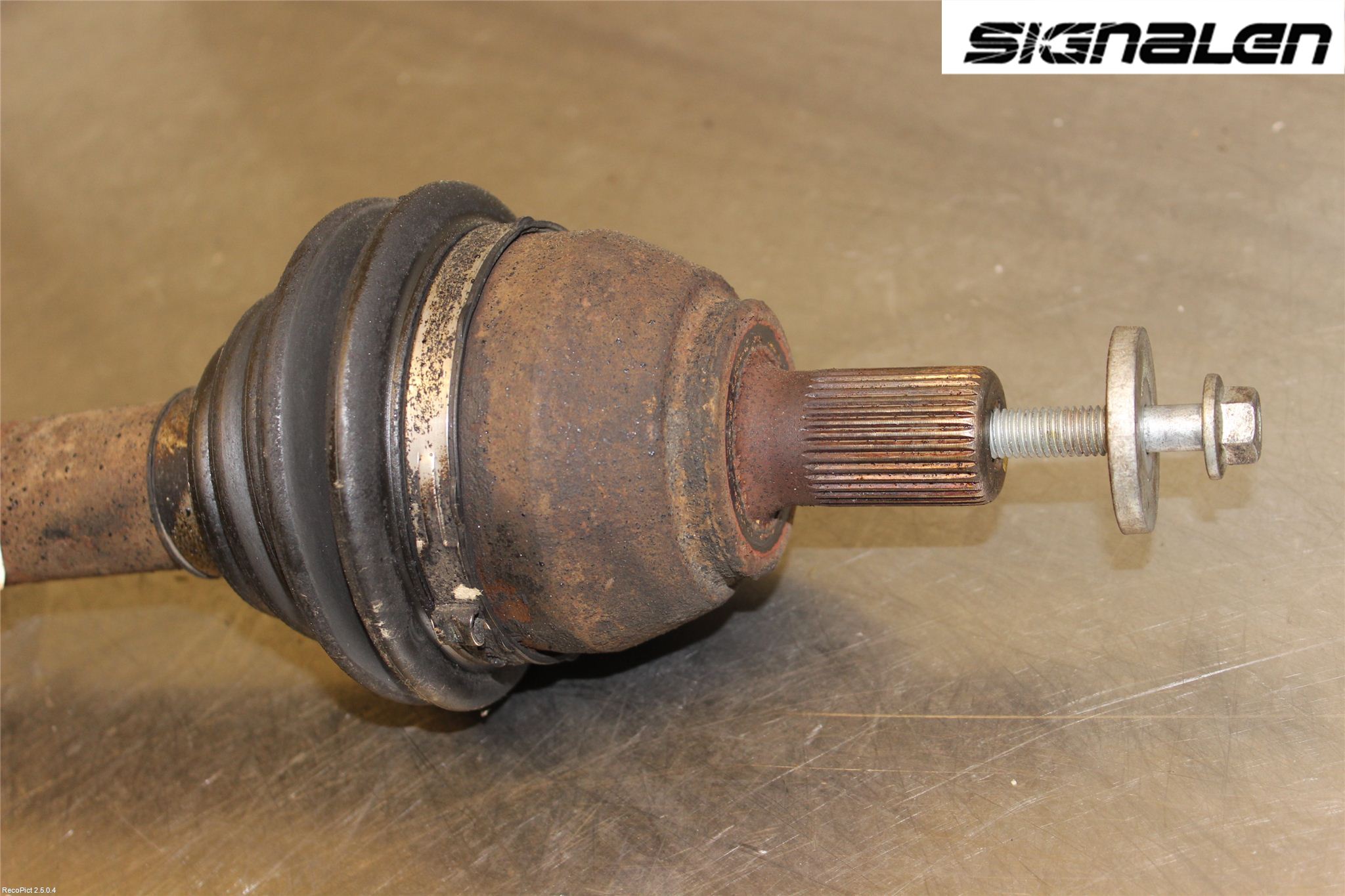 Ford FOCUS 08-11 Drivaxel Fram Höger