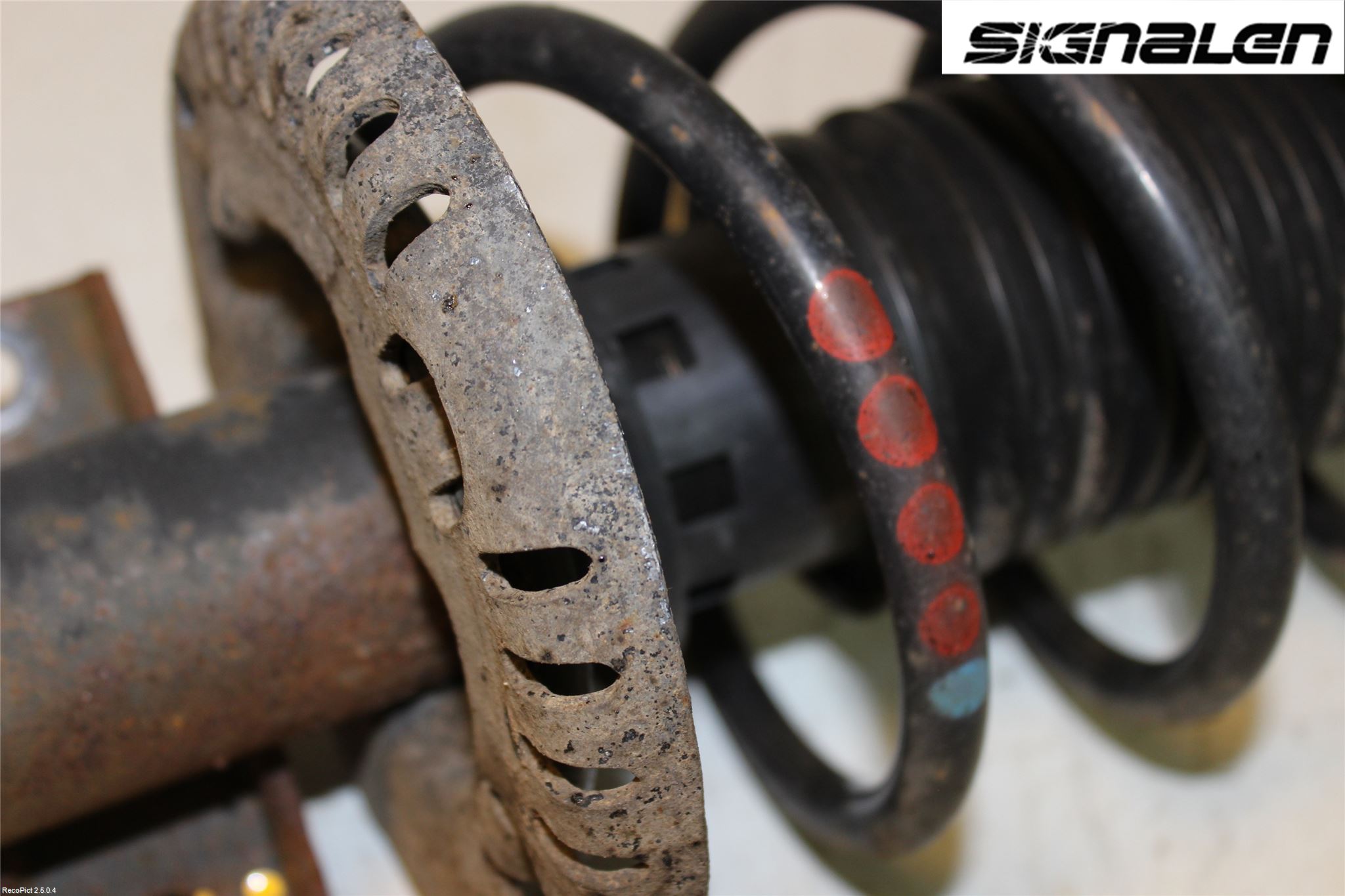 Skoda FABIA 07-14 Fjäderben Fram Vänster