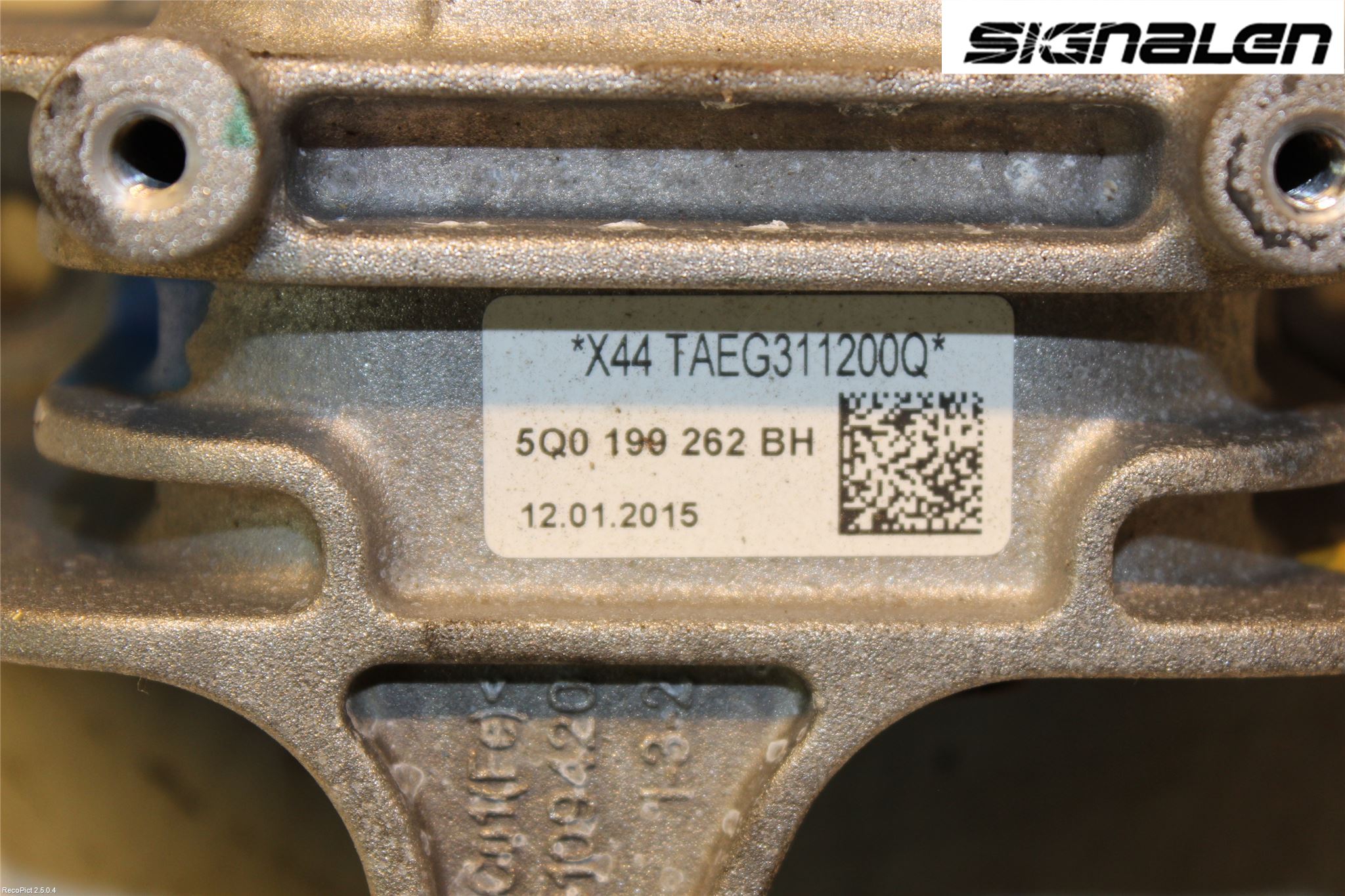 Volkswagen VW GOLF SPORTSVAN 15-20 Motorfäste