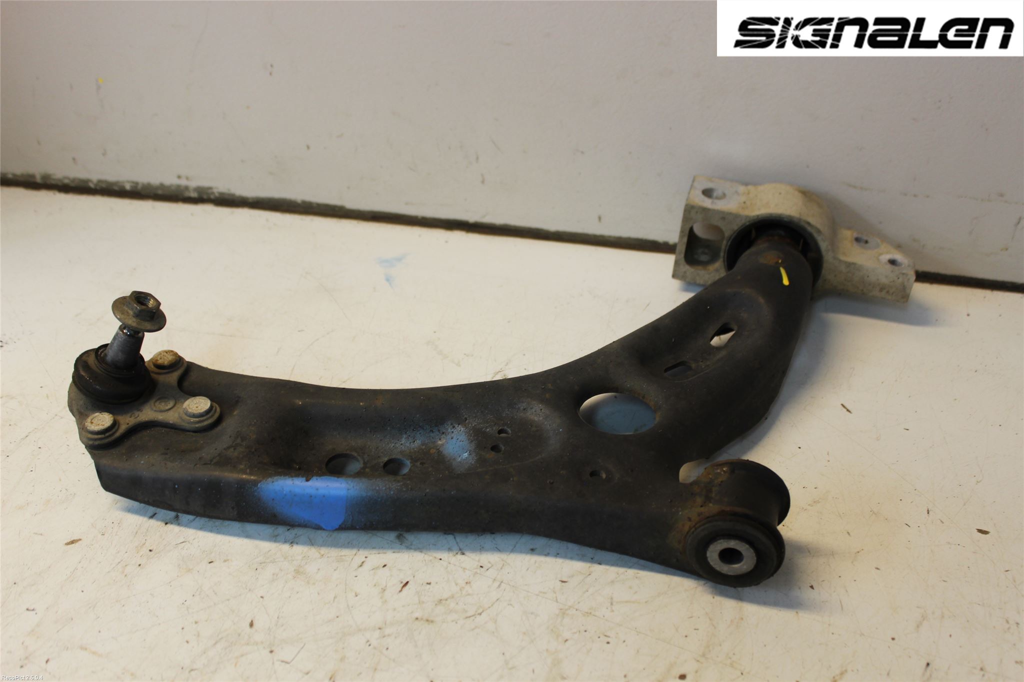 Volkswagen VW PASSAT 11-14 Bärarm Fram Undre Hö