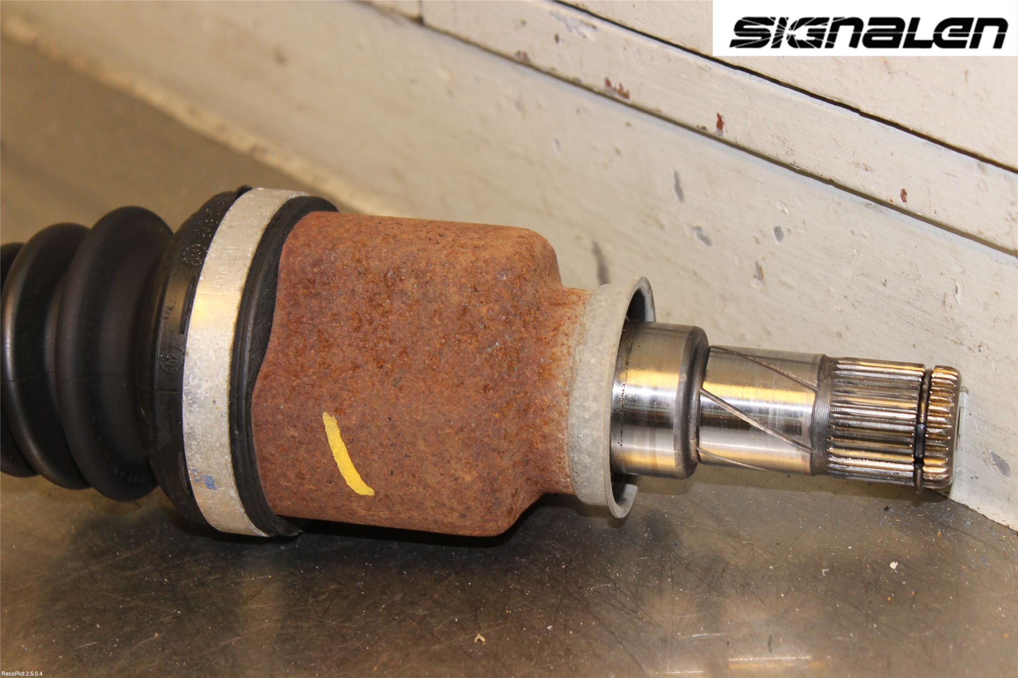 Mitsubishi COLT   04-08 Drivaxel Fram Höger