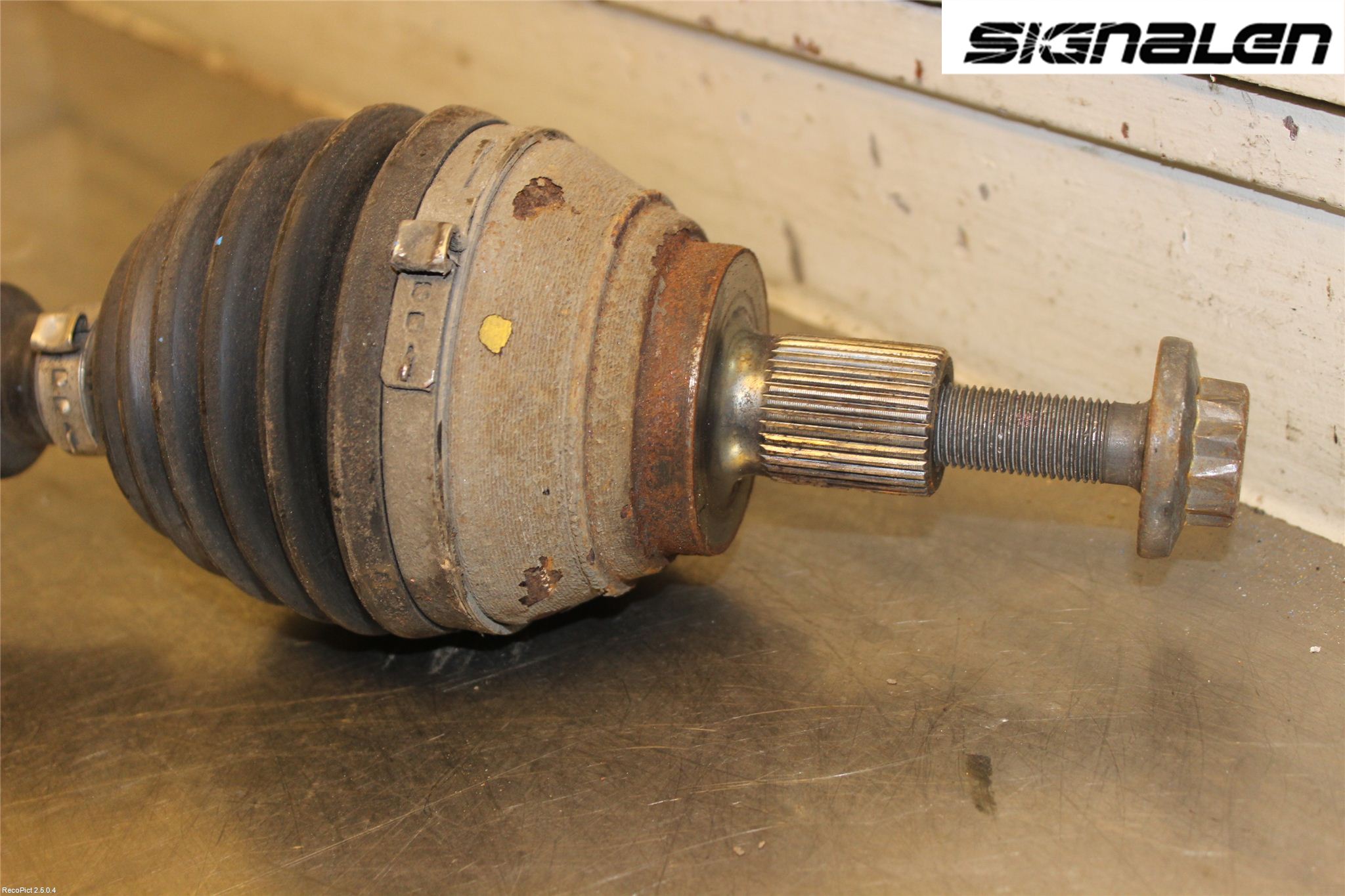 Volkswagen VW CADDY 11-15 Drivaxel Fram Höger