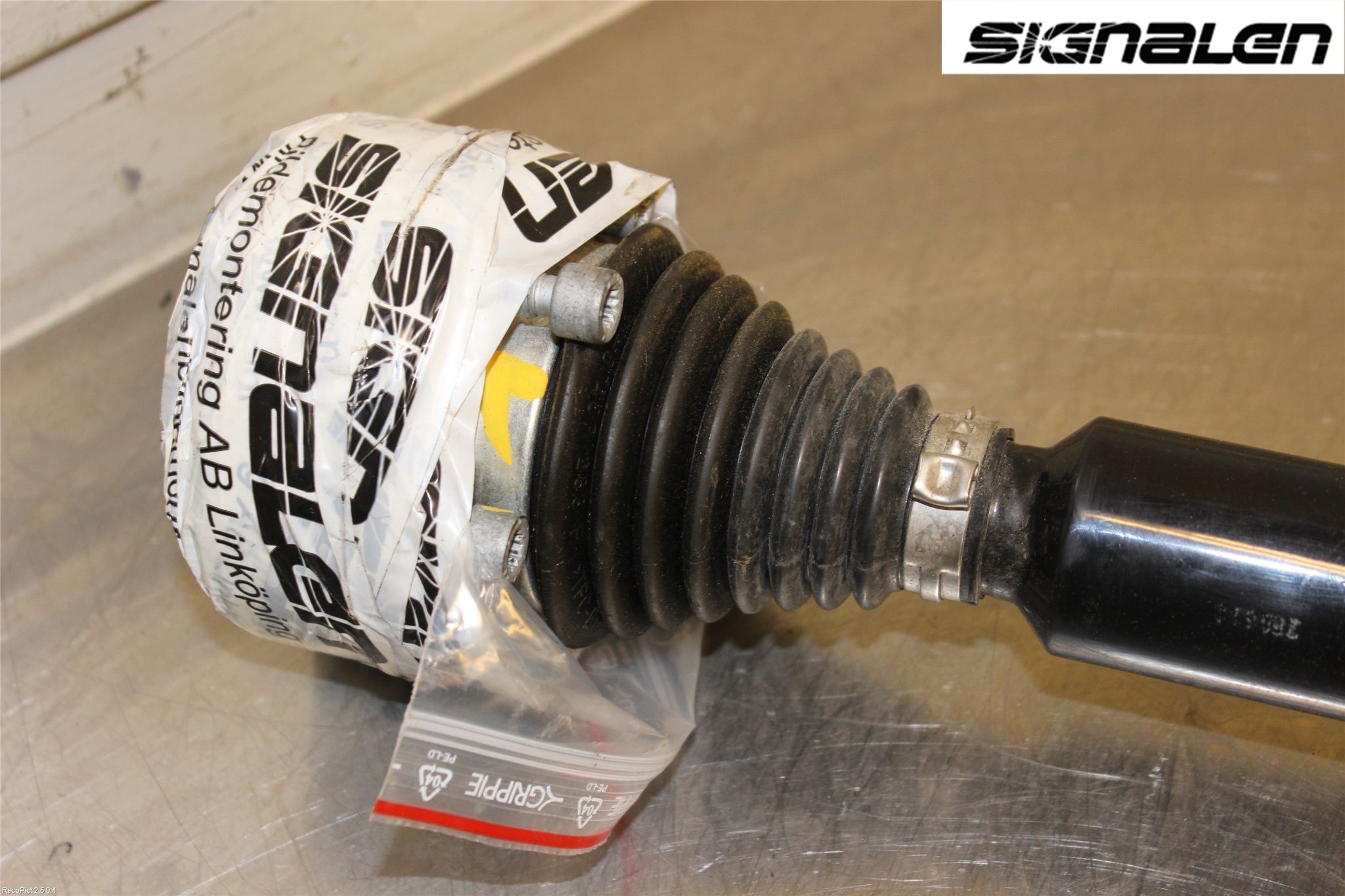 Volkswagen VW CADDY 11-15 Drivaxel Fram Höger