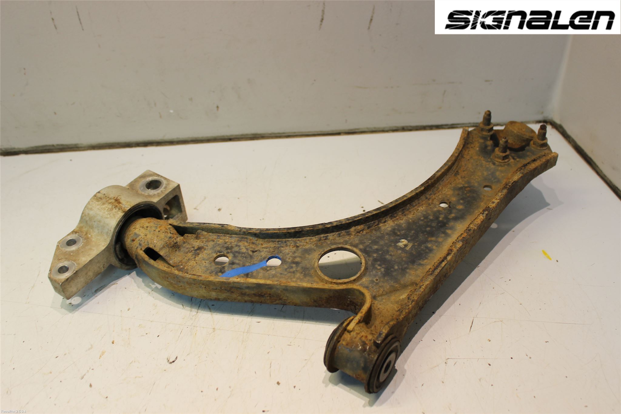 Volkswagen VW CADDY      04-10 Bärarm Fram Undre Hö