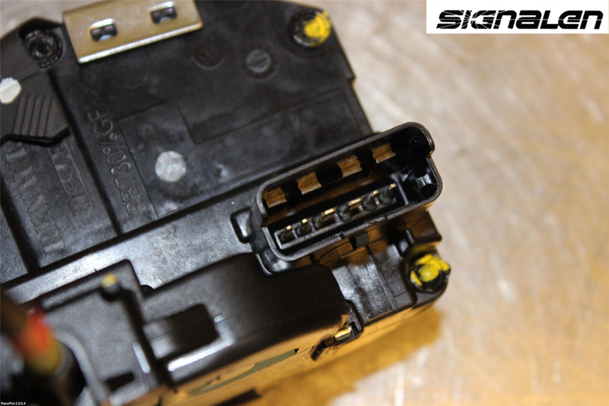 Nissan QASHQAI 14-17 Låskista-Dörrlås