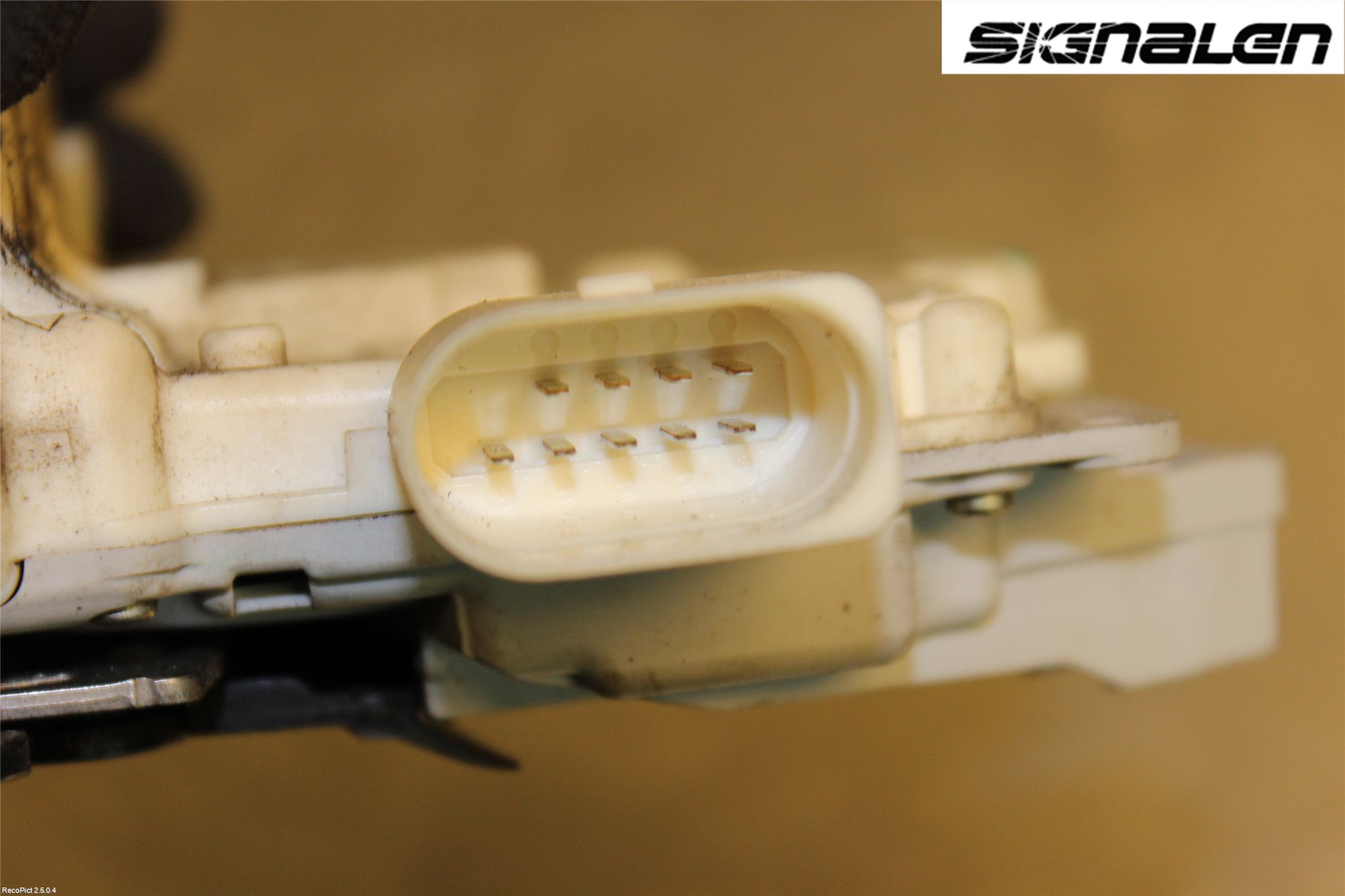 Audi A6/S6     05-11 Låskista-Dörrlås