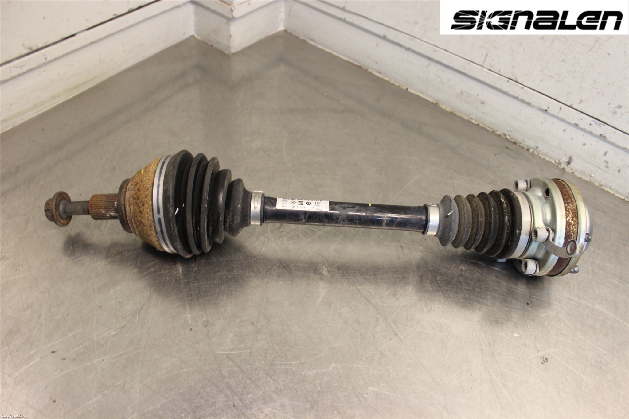 Volkswagen VW CADDY 11-15 Drivaxel Fram Vänster