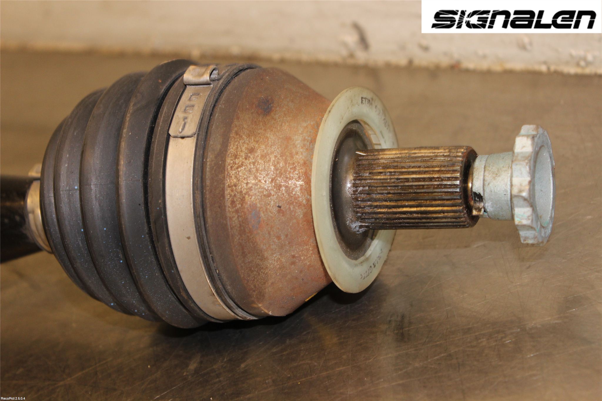 Volkswagen VW POLO 10-17 Drivaxel Fram Höger