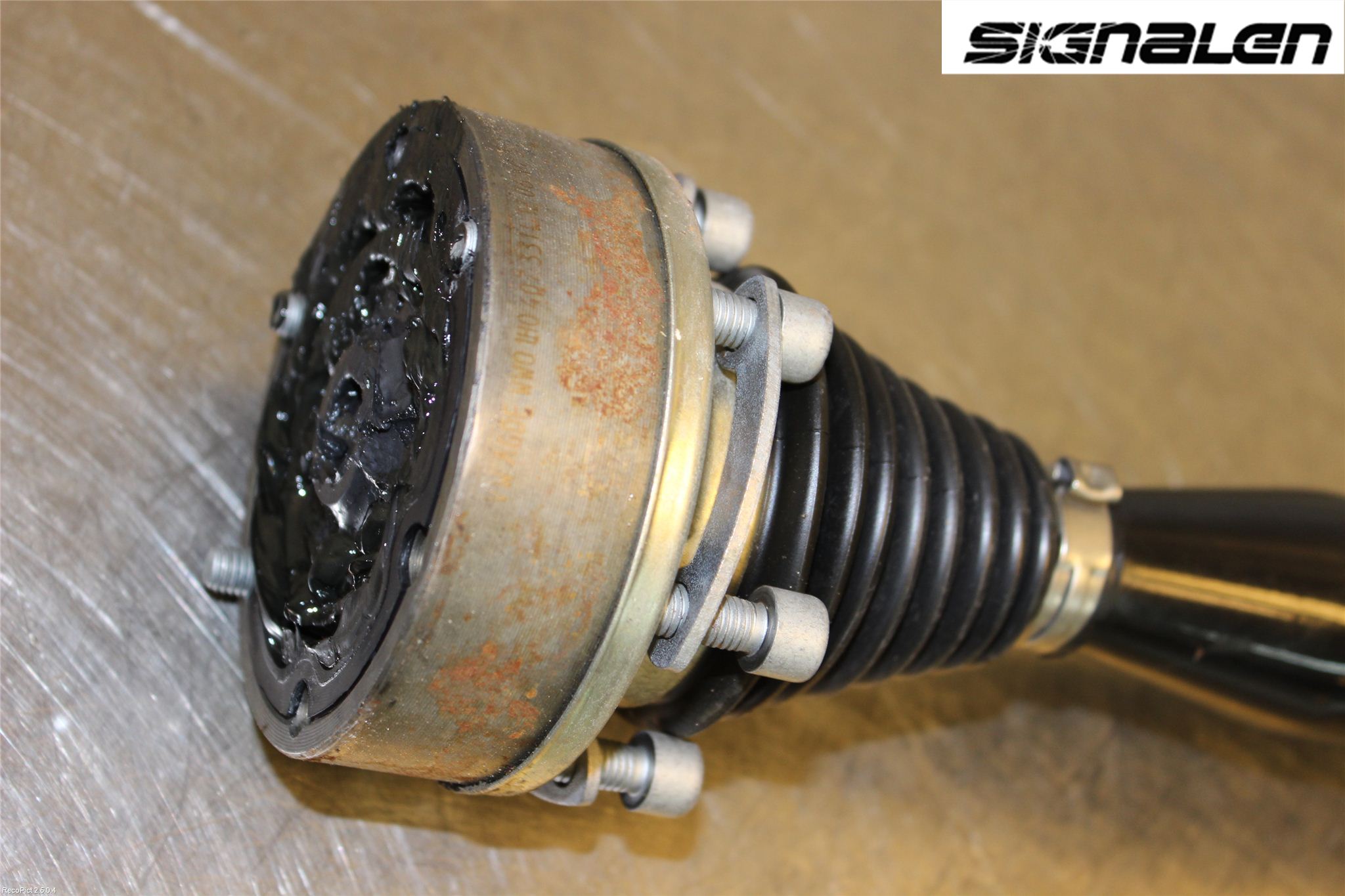 Volkswagen VW POLO 10-17 Drivaxel Fram Höger